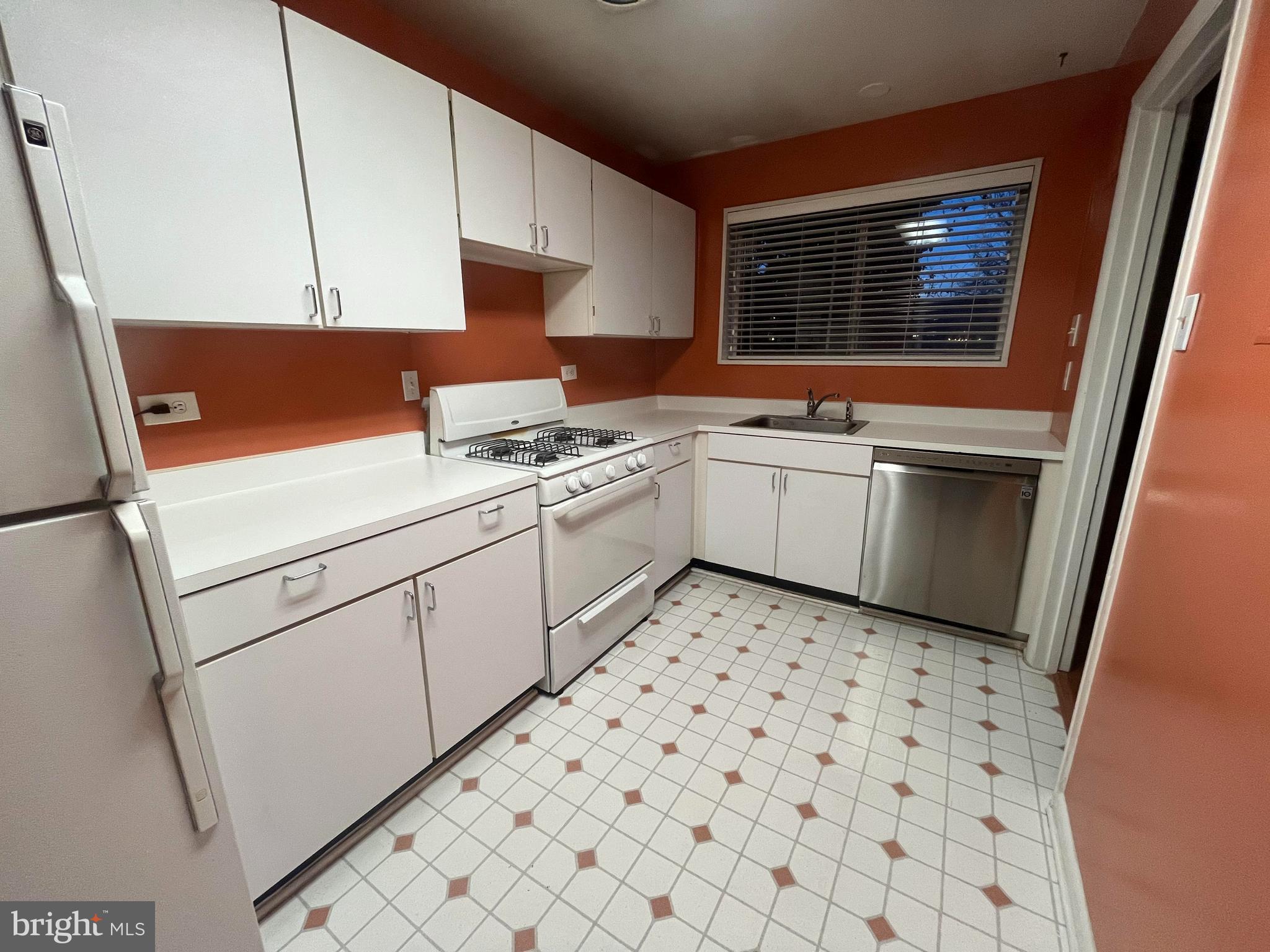 PARKSIDE CONDOMINIUMS - Residential