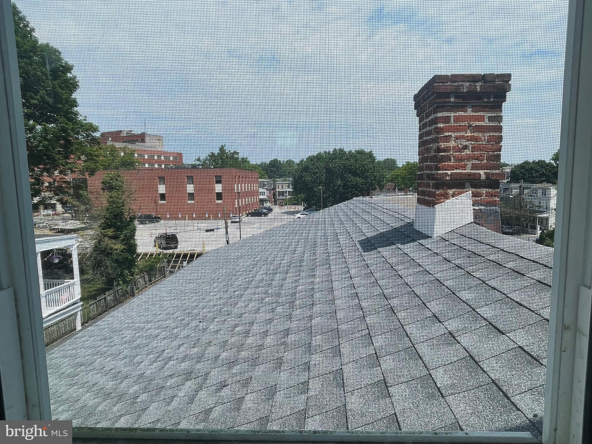 649-651 W CHESTNUT STREET