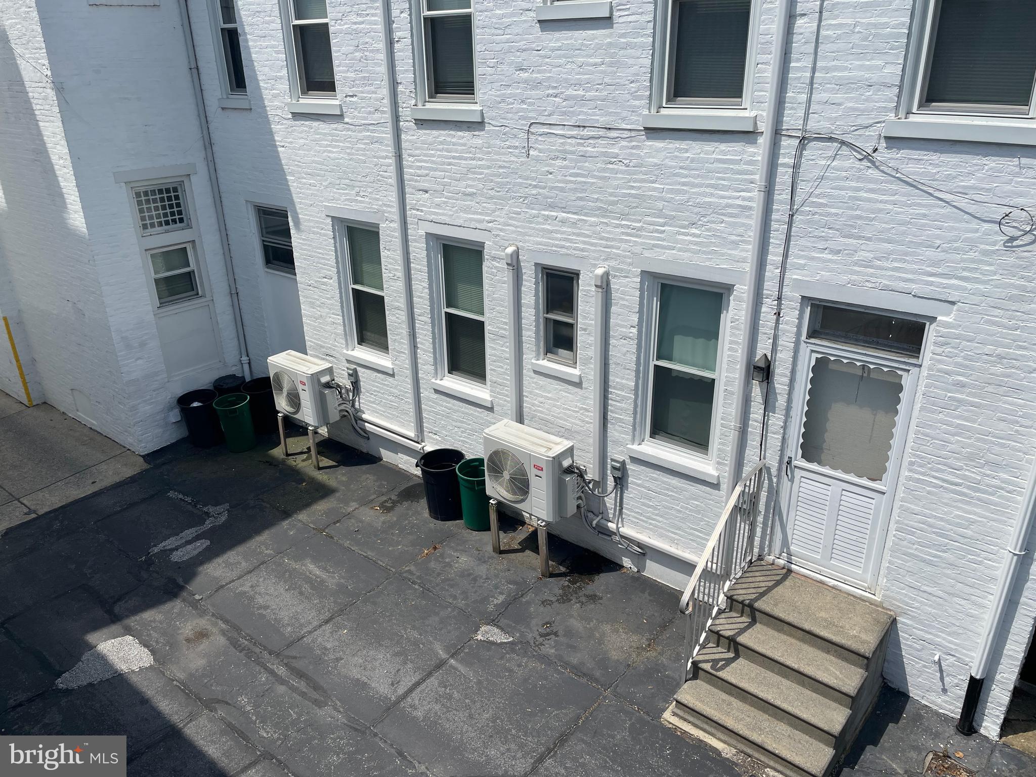 649-651 W CHESTNUT STREET