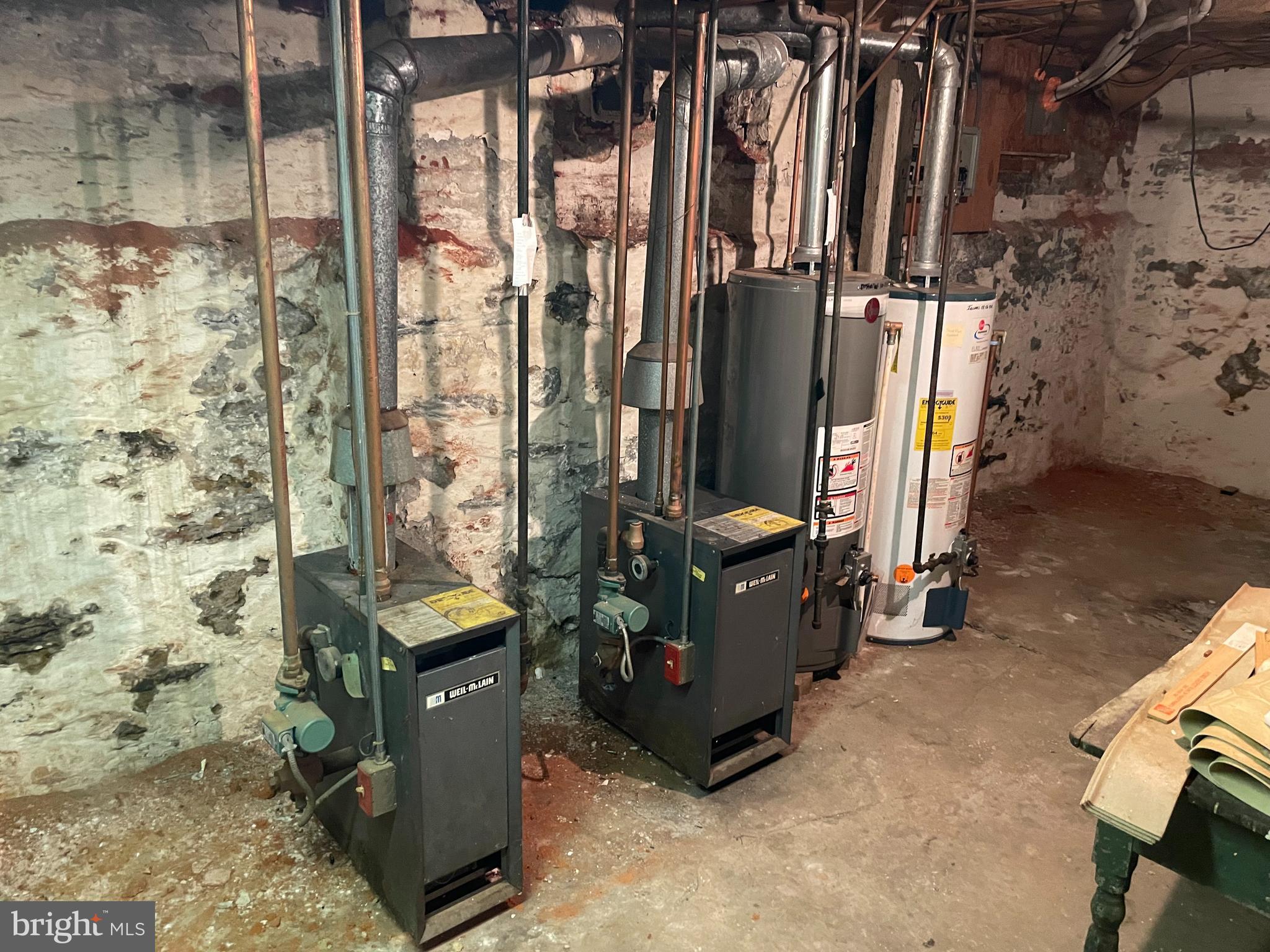 649-651 W CHESTNUT STREET