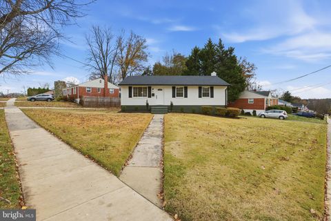 Photo of 11901 Rocking Horse Road, ROCKVILLE, MD 20852 (MLS # MDMC2207936)