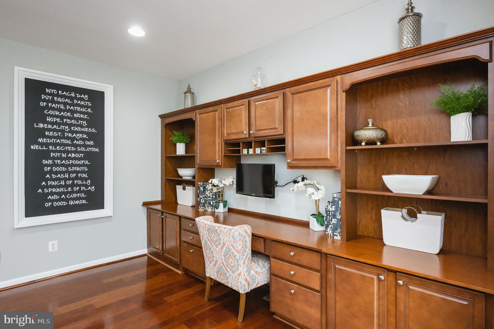 HOLLY WOODS - Residential