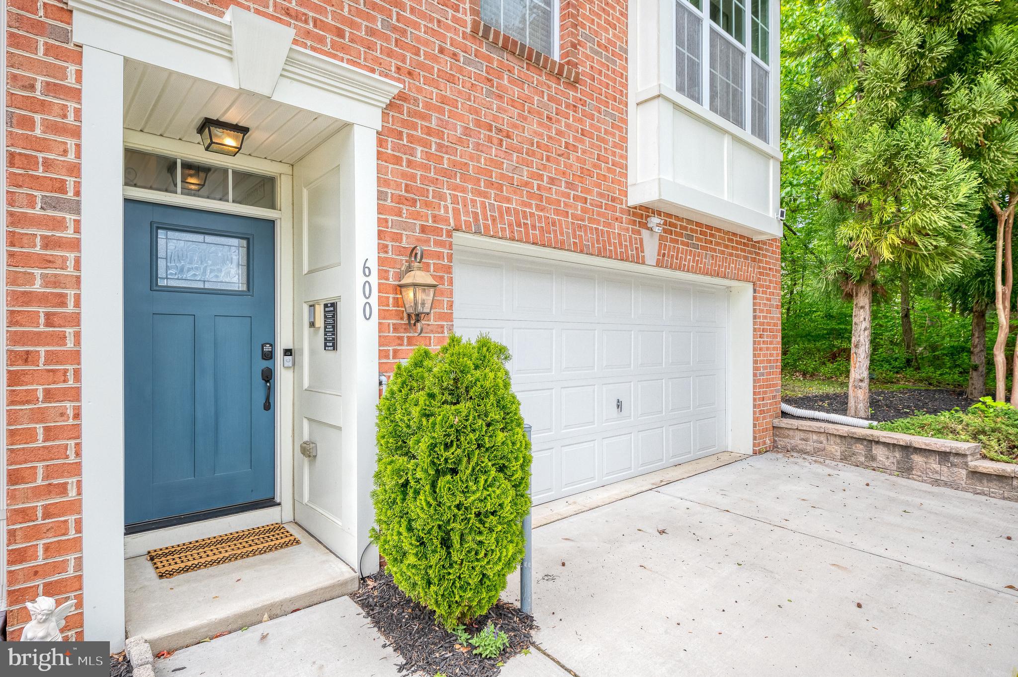 HOLLY WOODS - Residential