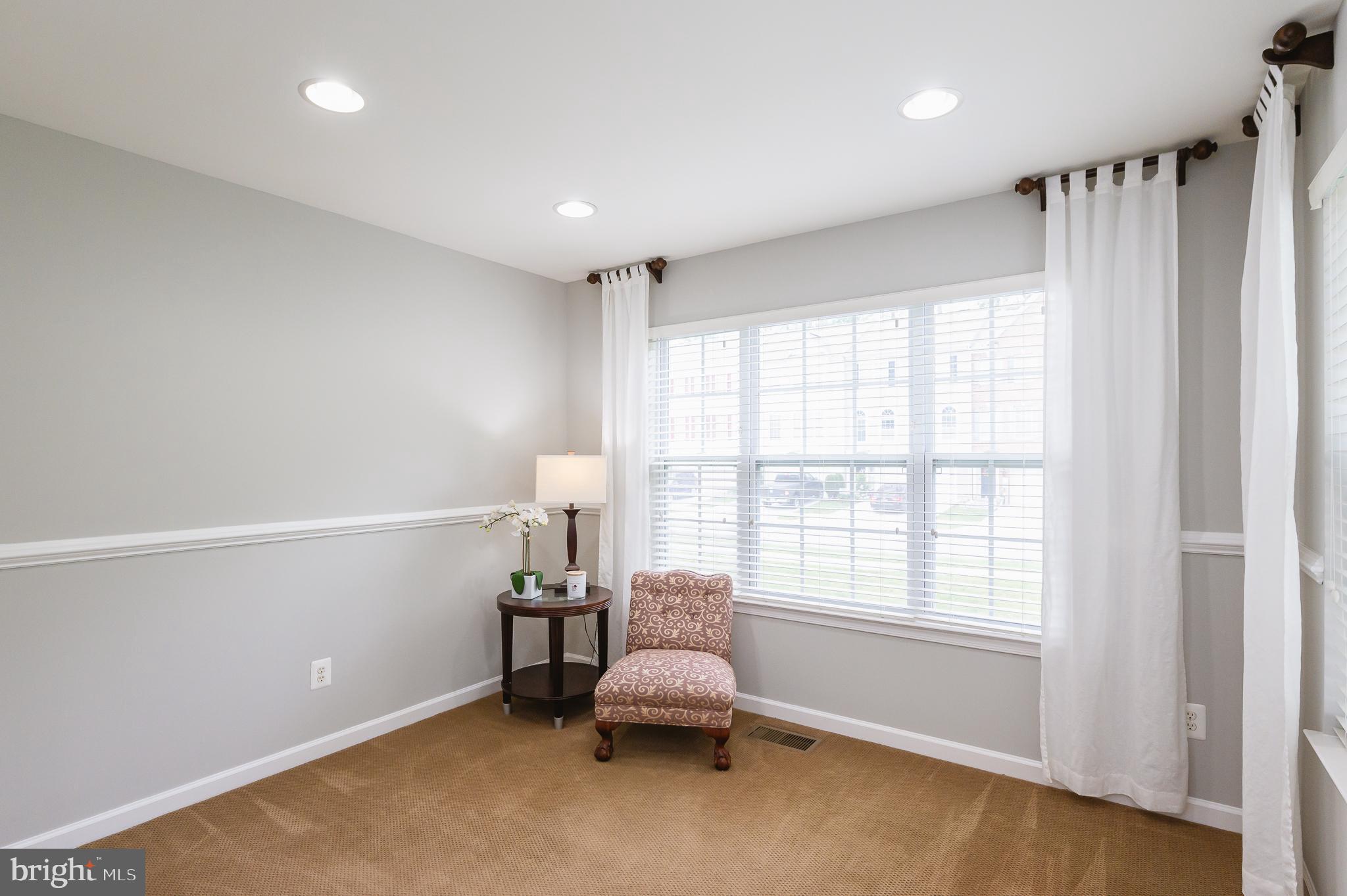 HOLLY WOODS - Residential