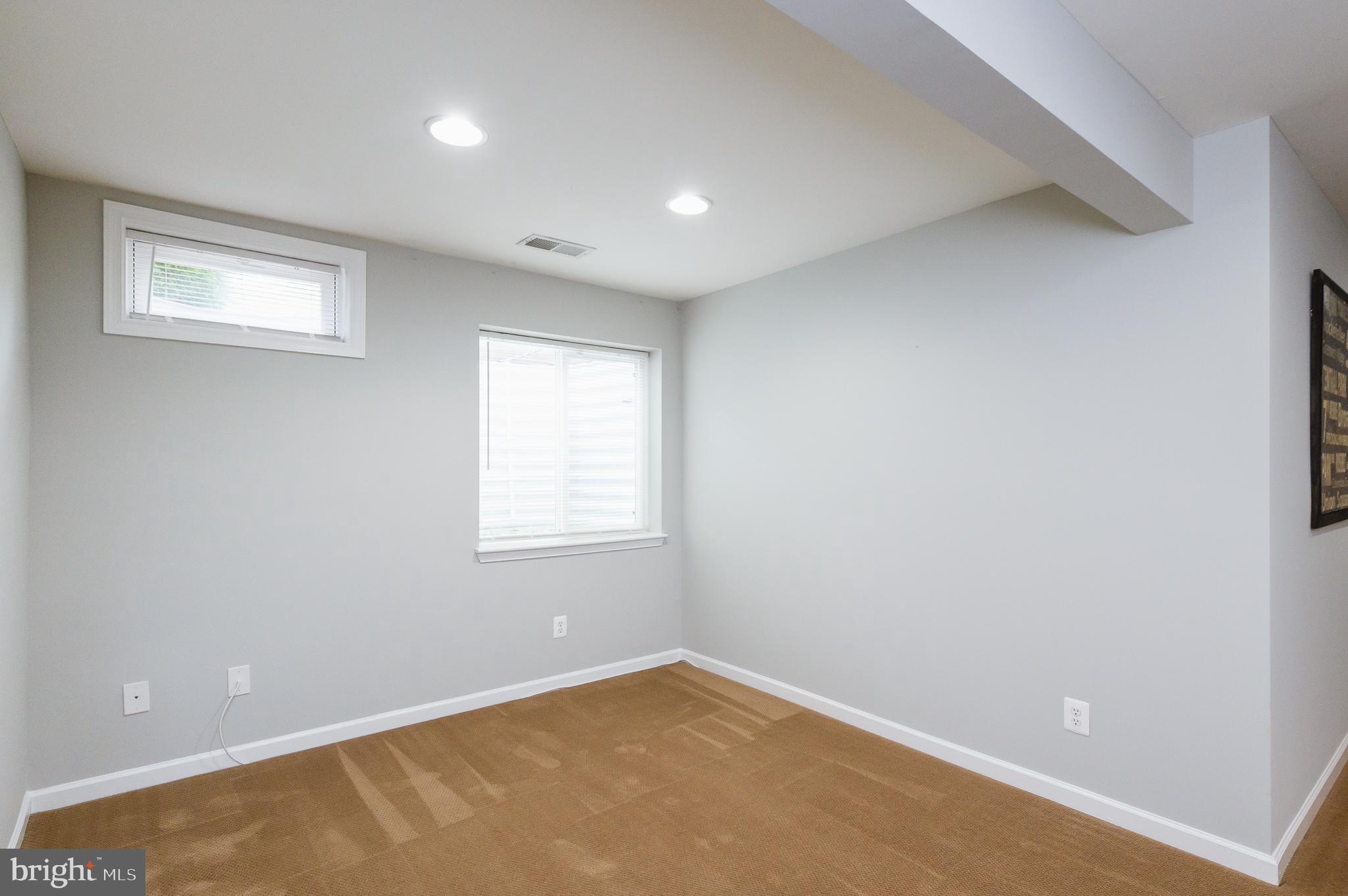 HOLLY WOODS - Residential