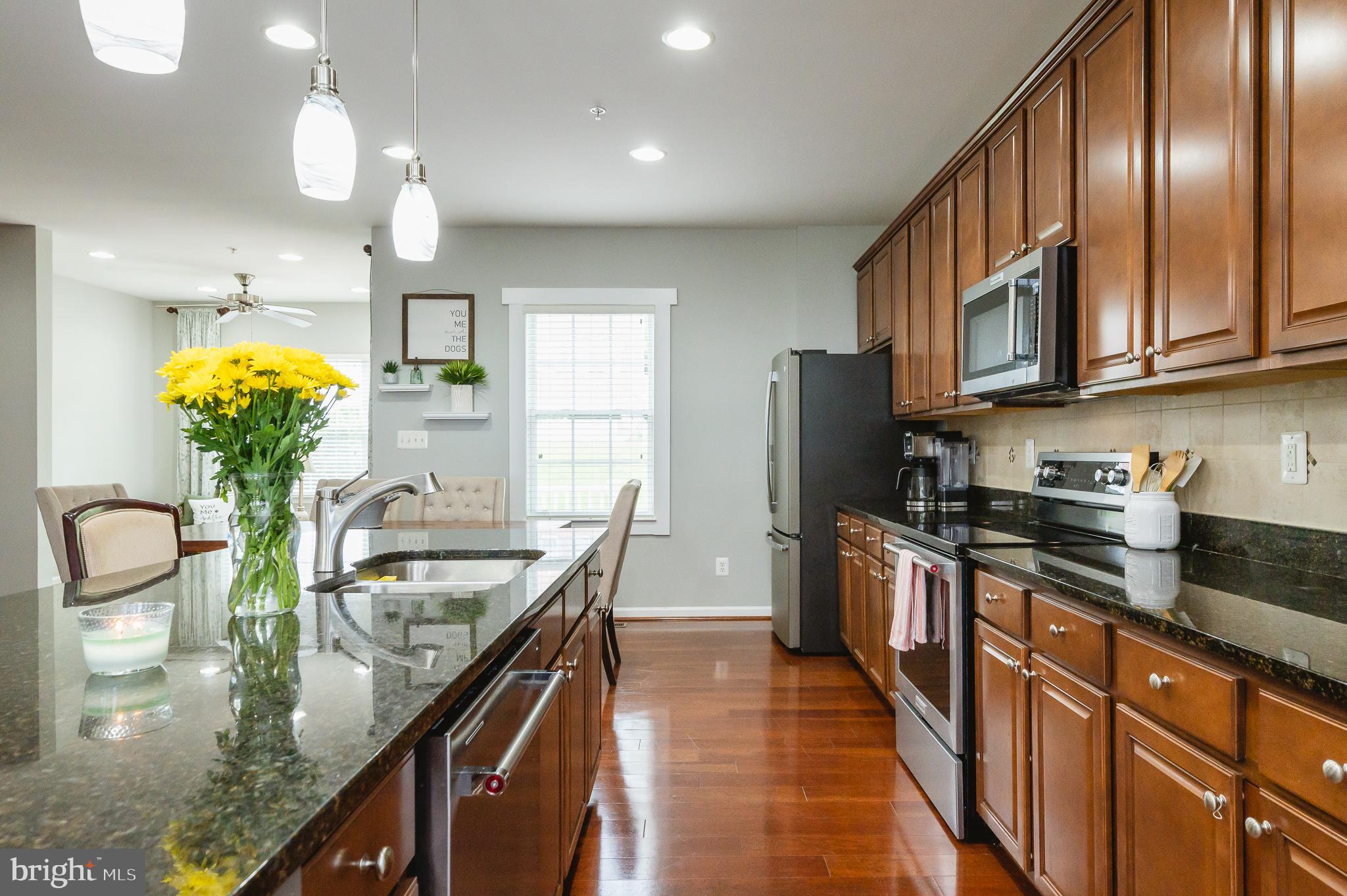 HOLLY WOODS - Residential