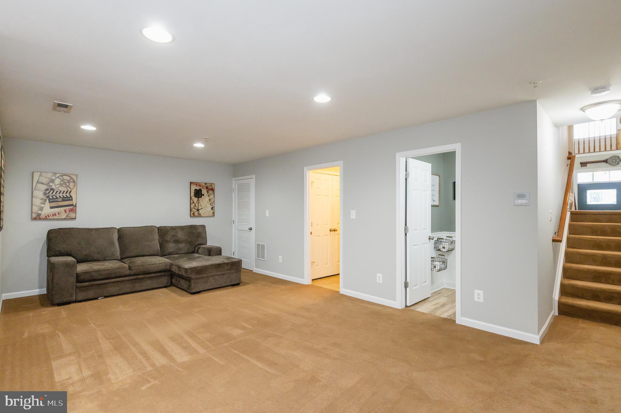 HOLLY WOODS - Residential