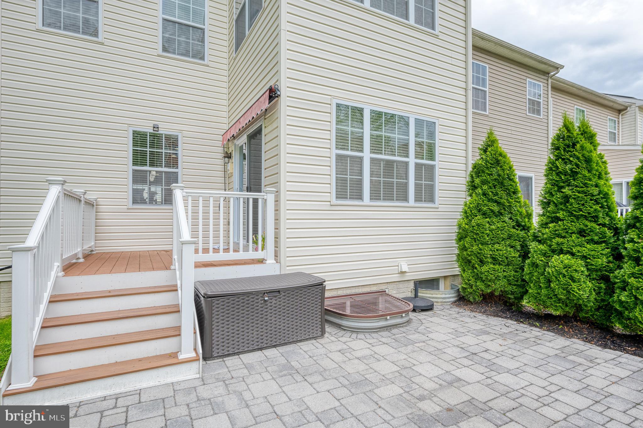 HOLLY WOODS - Residential