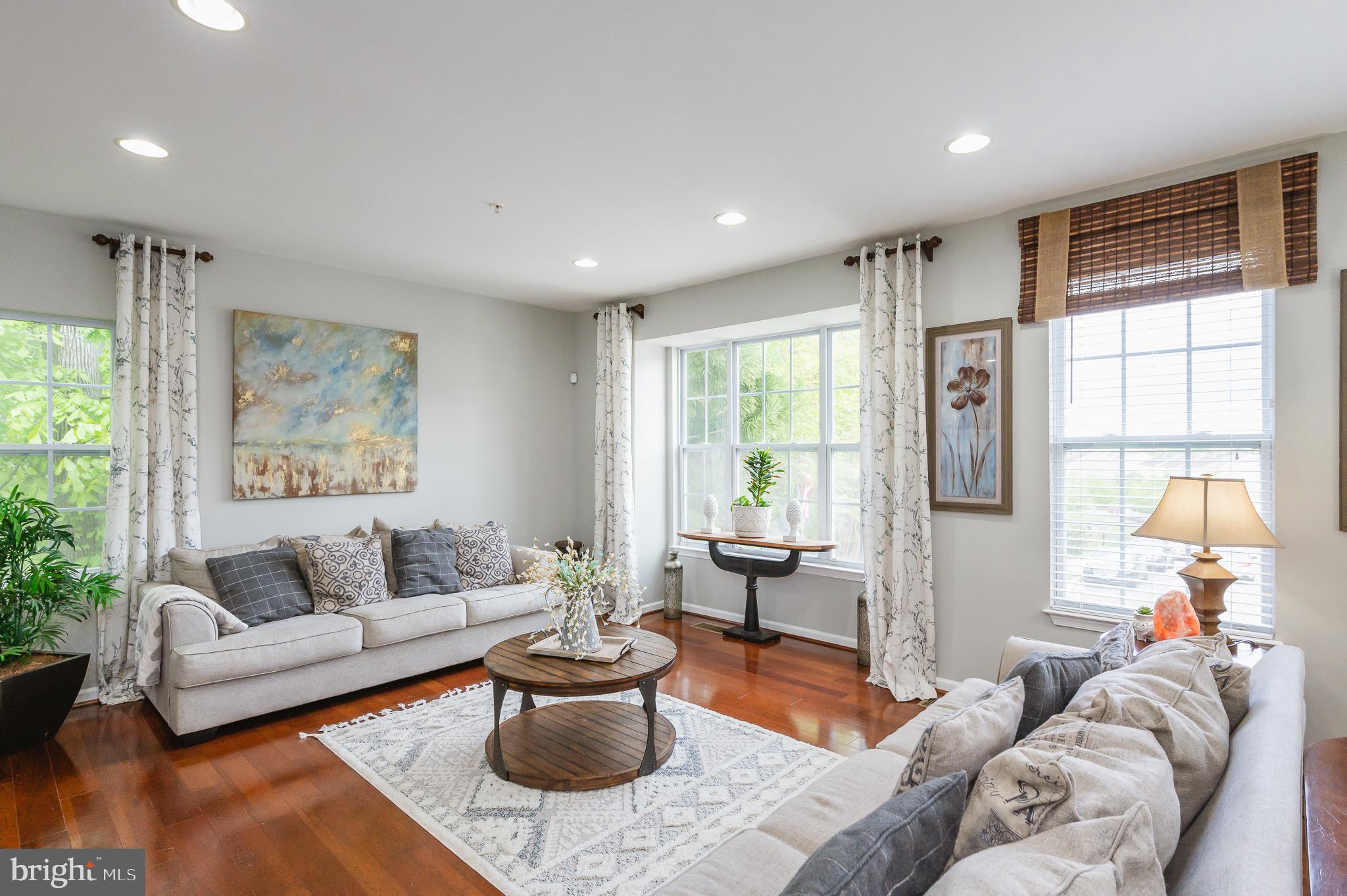 HOLLY WOODS - Residential