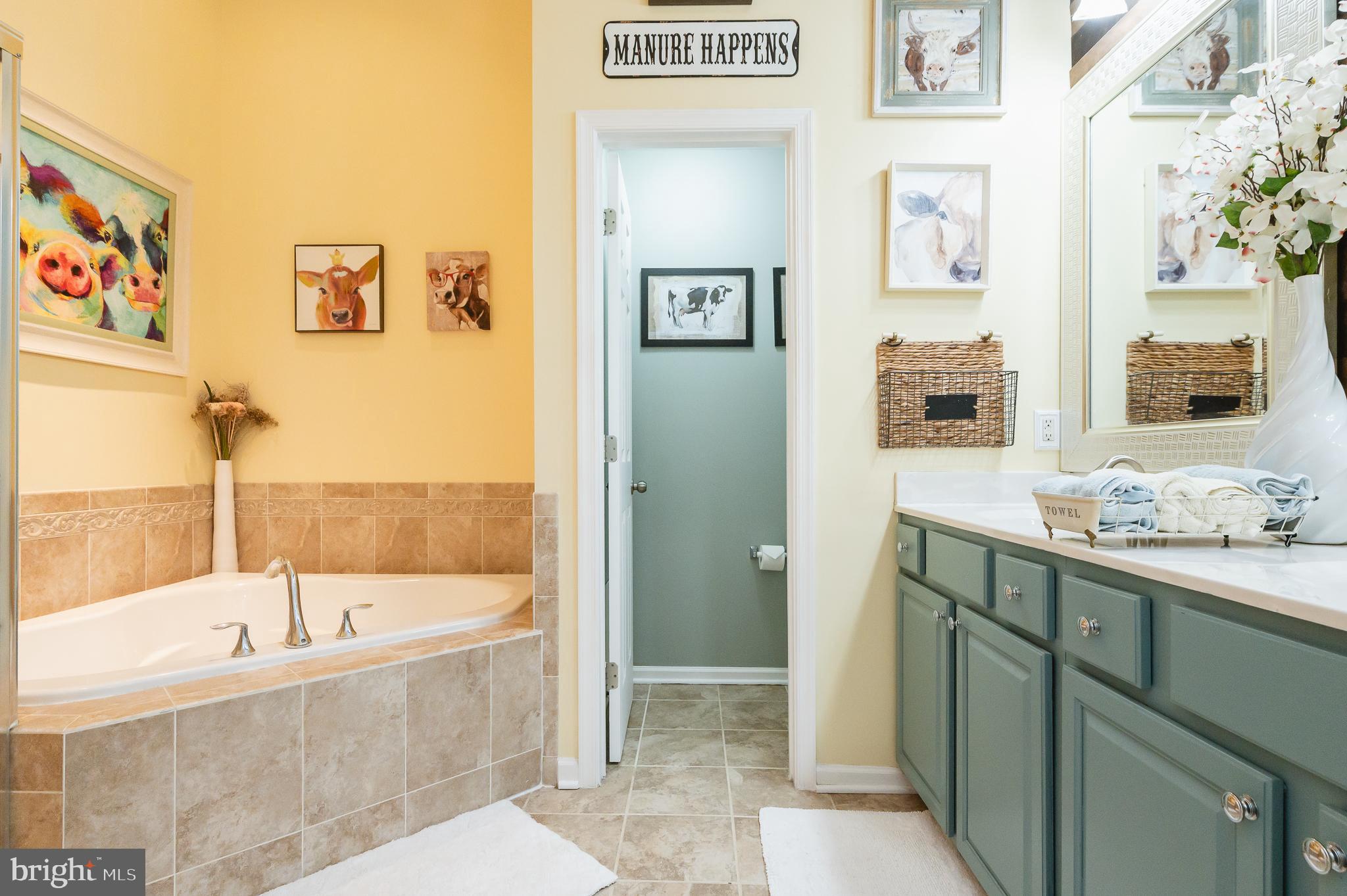 HOLLY WOODS - Residential