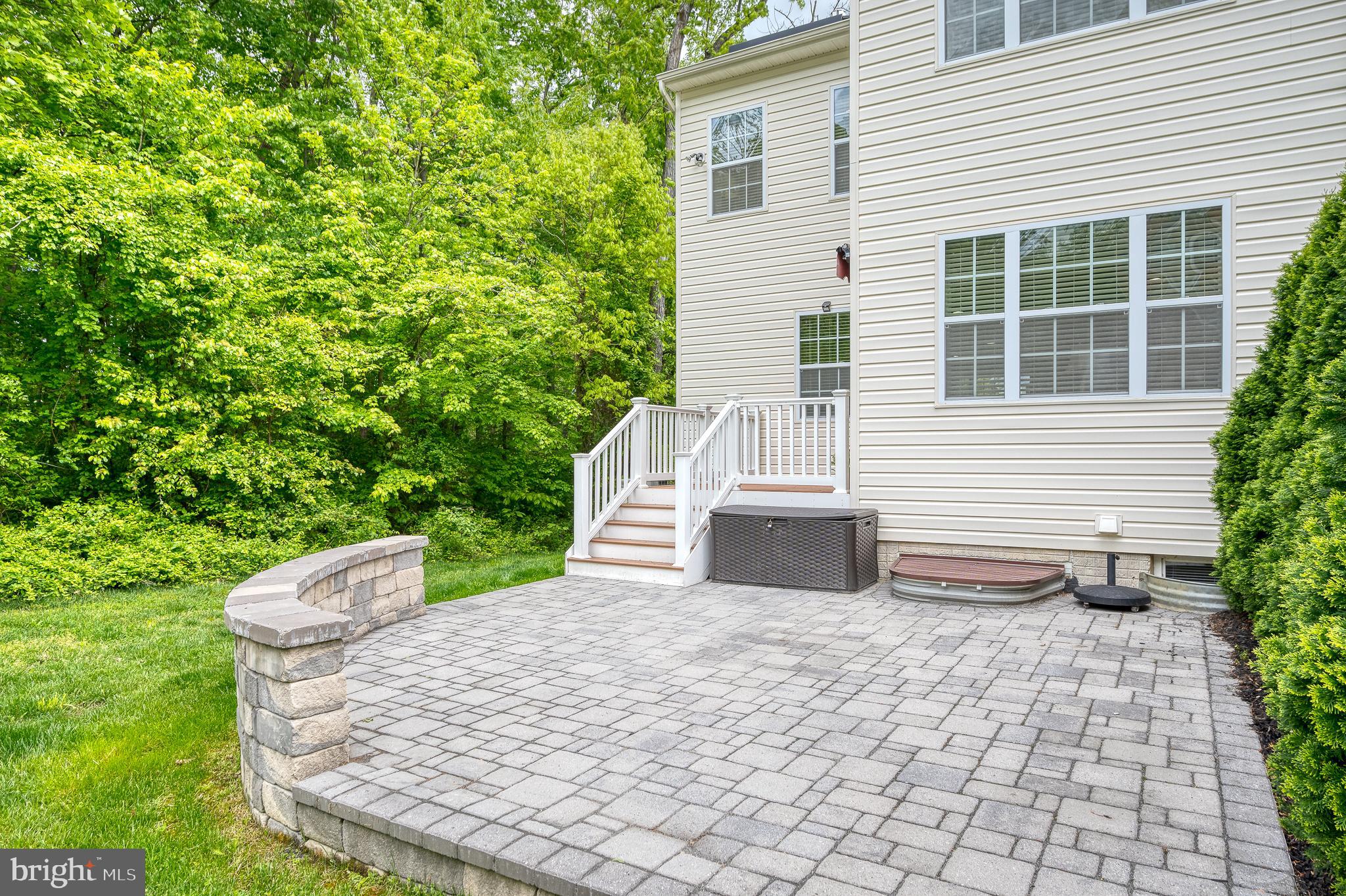 HOLLY WOODS - Residential