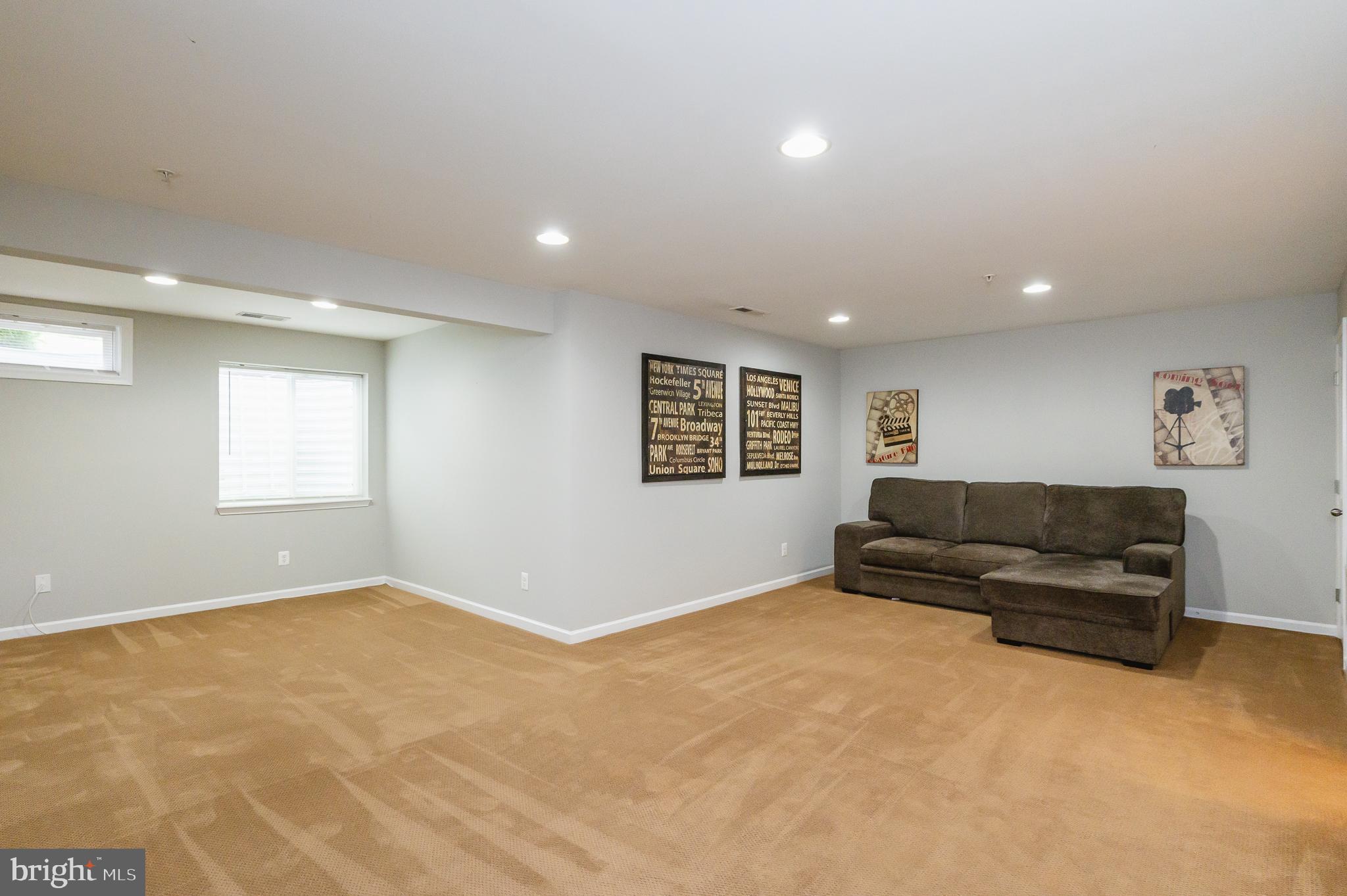 HOLLY WOODS - Residential