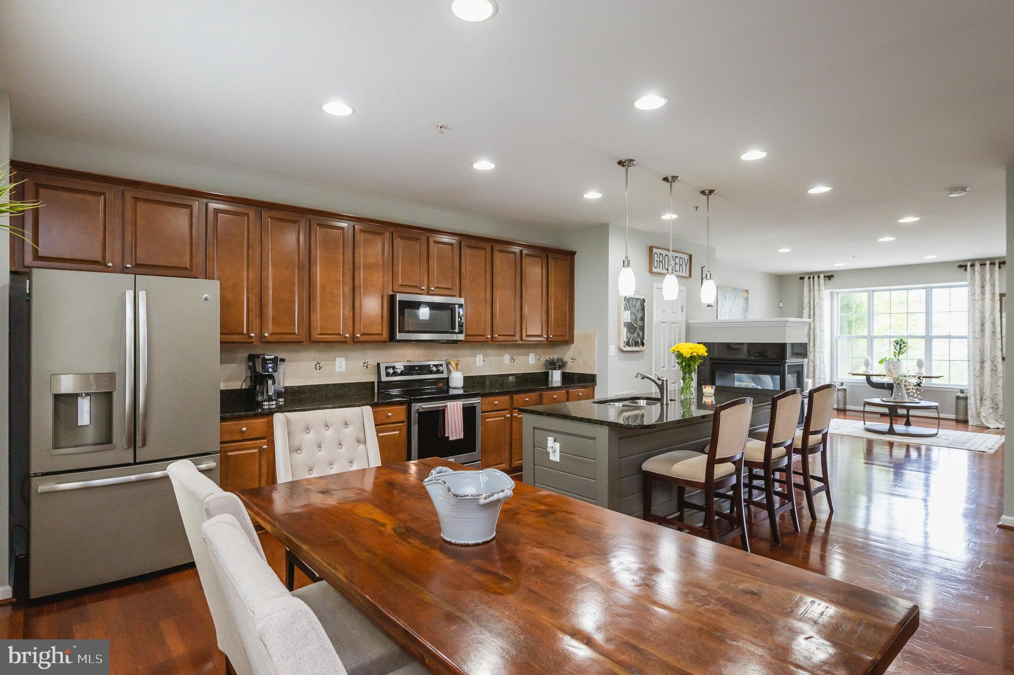 HOLLY WOODS - Residential