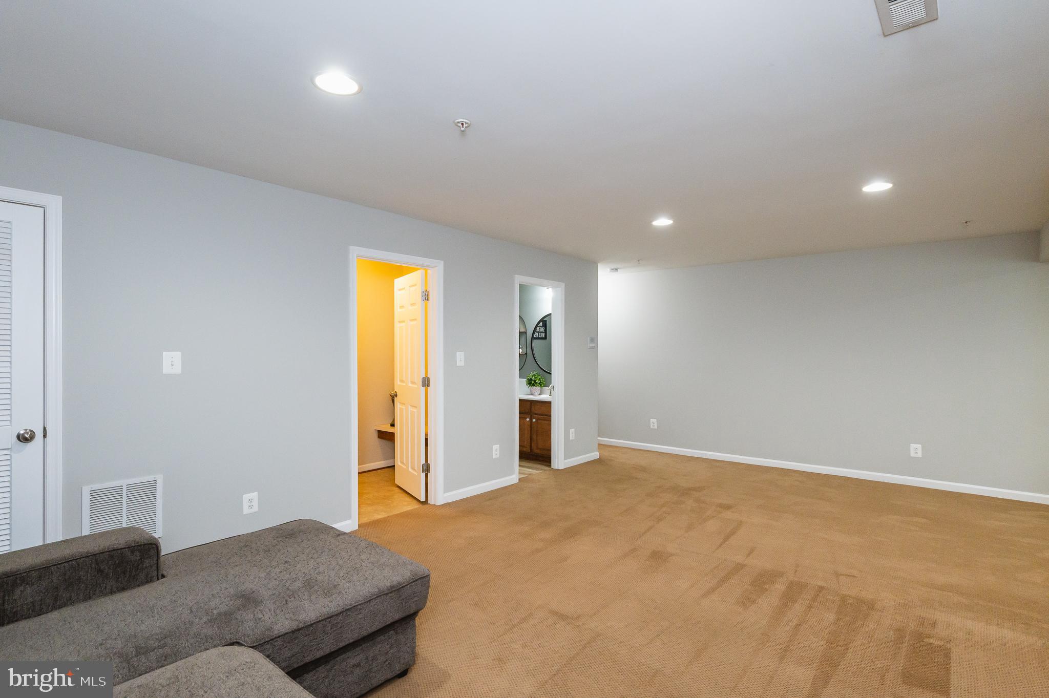 HOLLY WOODS - Residential