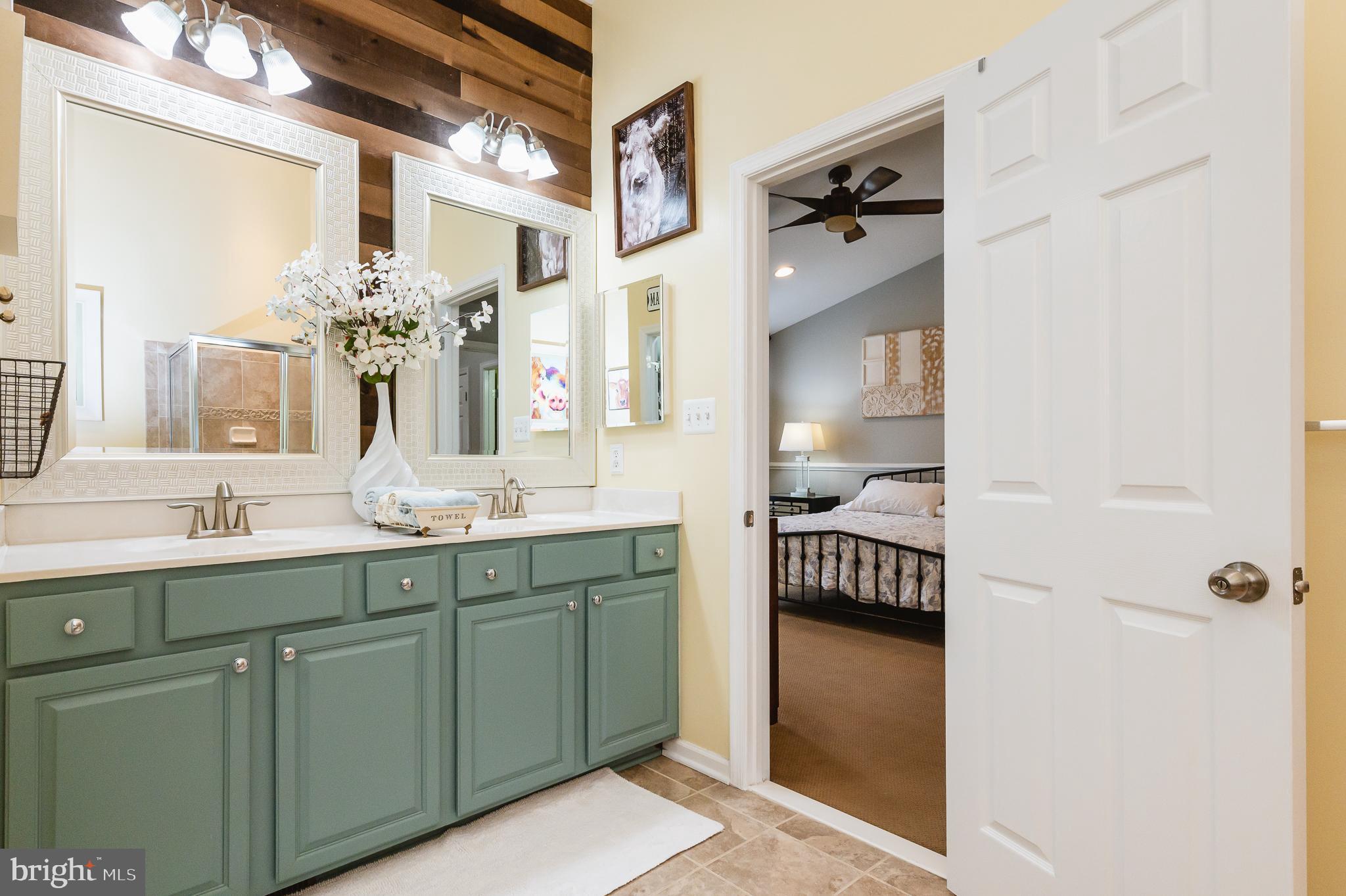 HOLLY WOODS - Residential