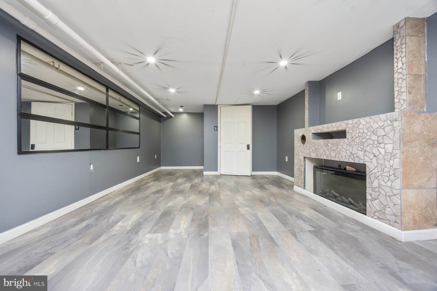 CHARLES VILLAGE - Residential