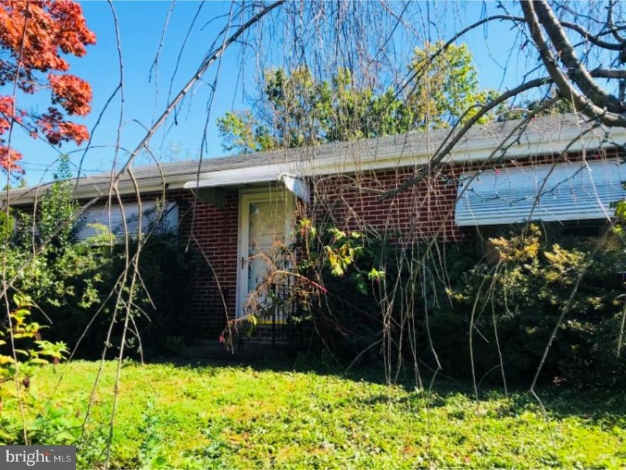 This property features a fenced yard, hardwood floors an eat in kitchen and a detached garage.  Bring your ideas and some elbow grease and make this home shine once again!  Property being sold as is, no SDS, corporate addendums apply.  Buyer is responsible for any municipal inspections/repairs as required. This is being sold as part of an online auction event. Buyer premiums may apply.  Bidding dates 11/4-11/6.