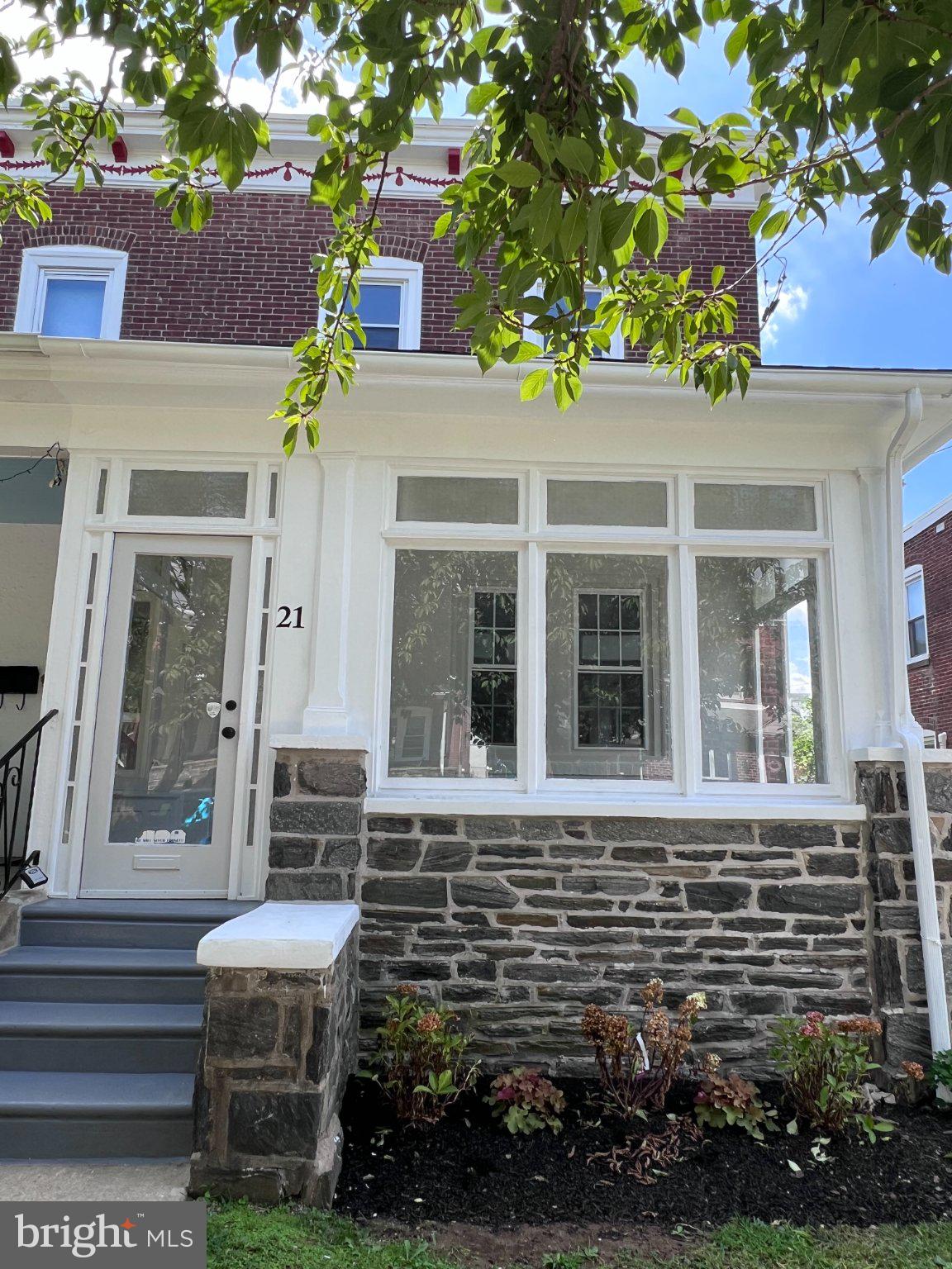 21 W LANGHORNE AVENUE
