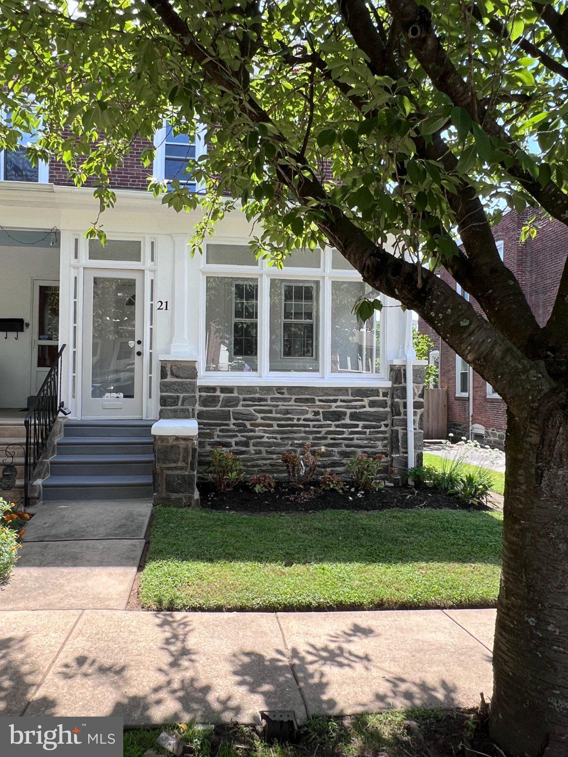 21 W LANGHORNE AVENUE