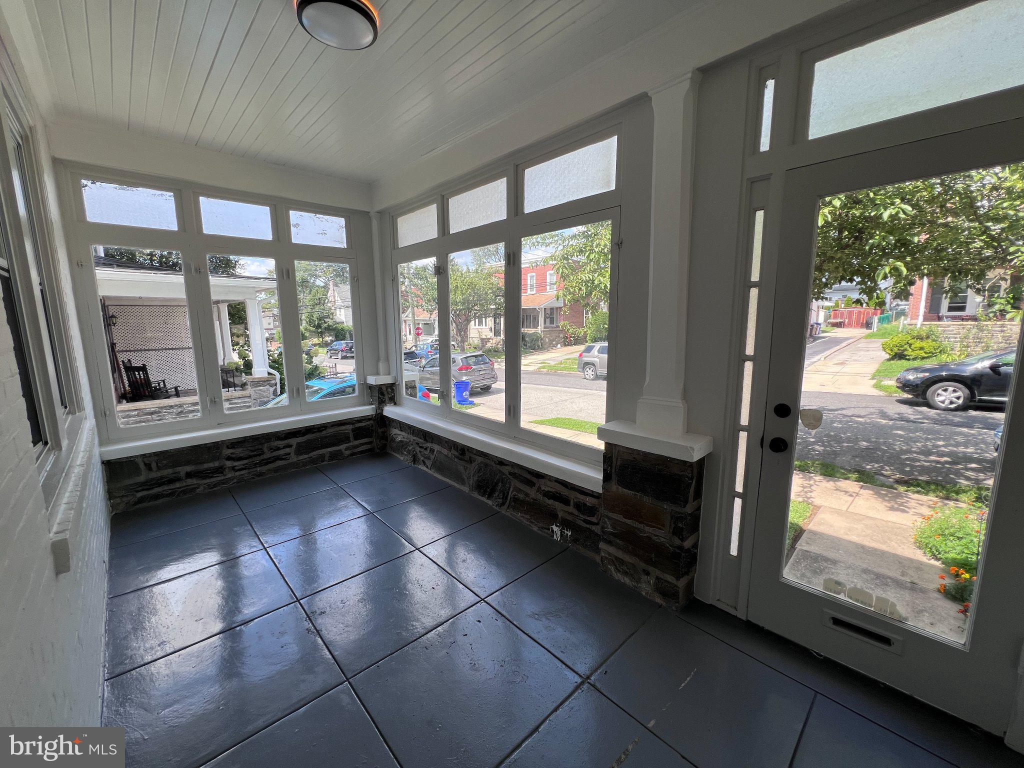 21 W LANGHORNE AVENUE