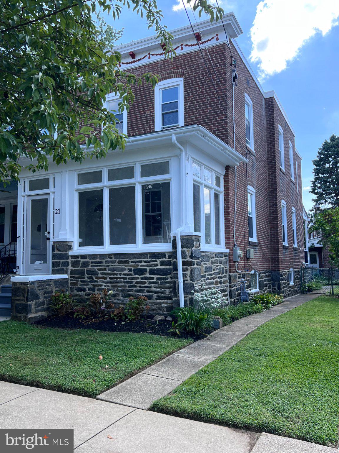 21 W LANGHORNE AVENUE