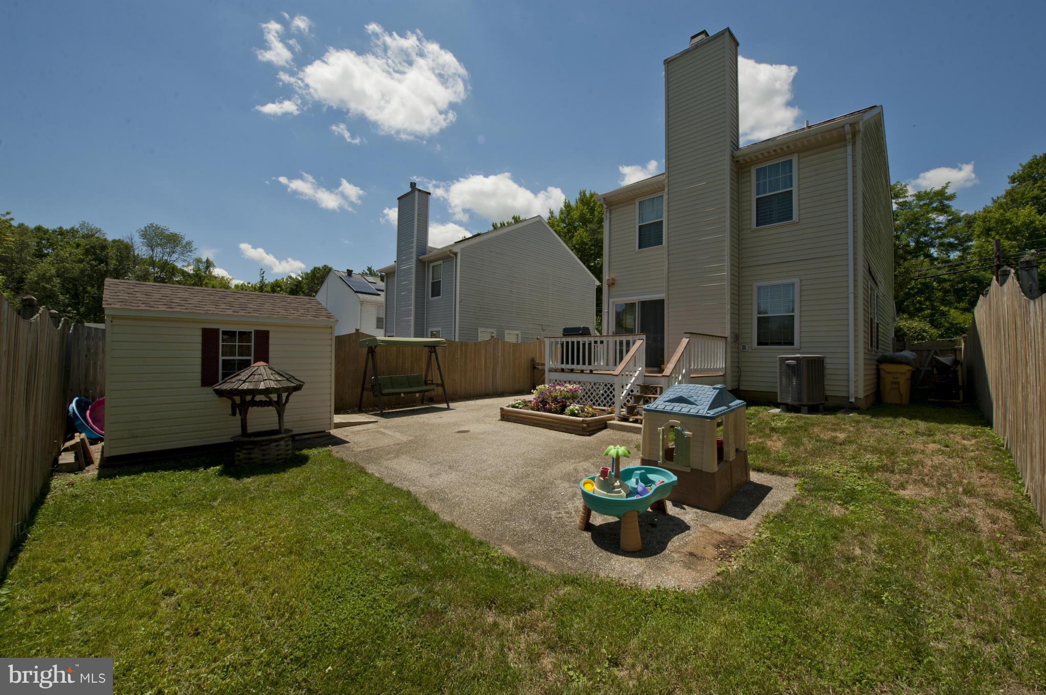 WOODLAND BEACH - Residential