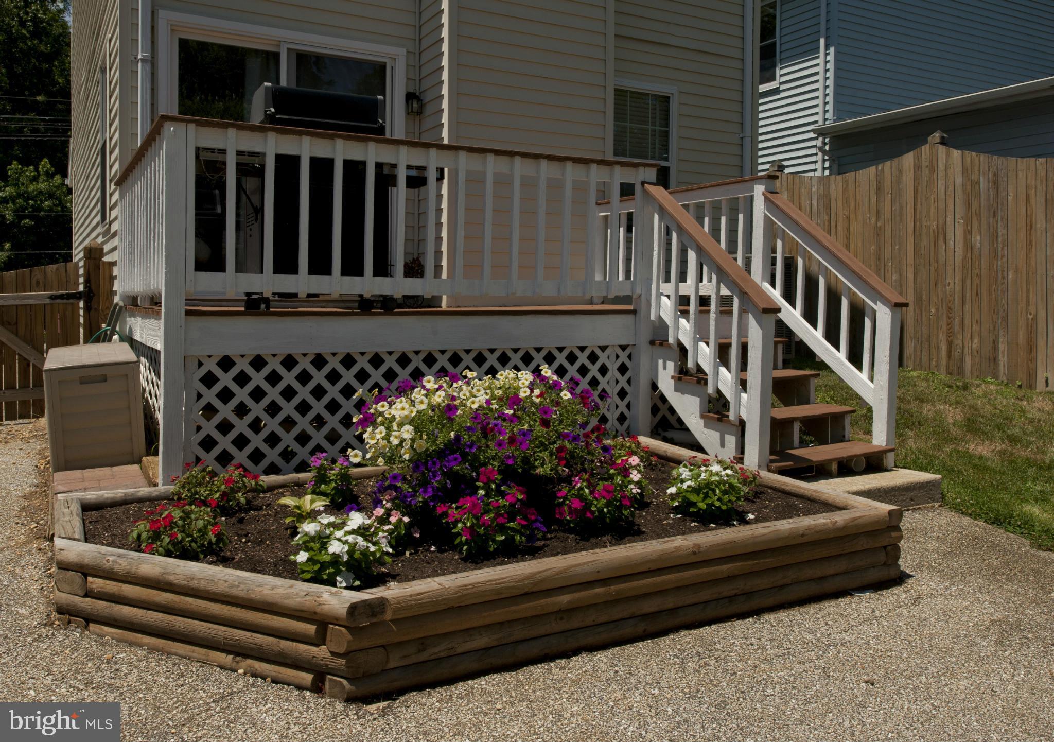 WOODLAND BEACH - Residential