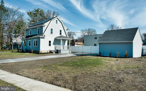 Homes For Sale - 304 E Clements Bridge Road<br/> RUNNEMEDE, NJ 08078