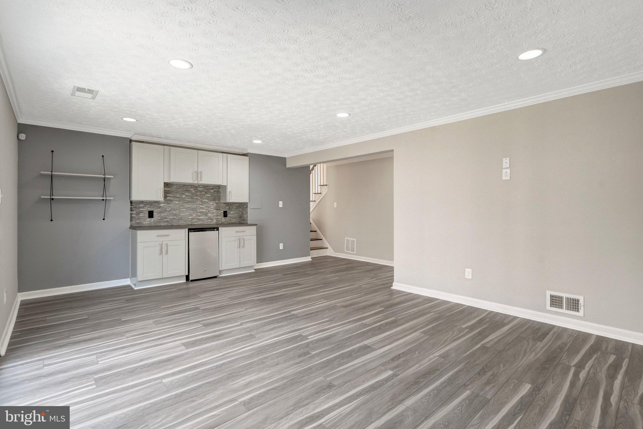 LAKE BRADDOCK - Residential