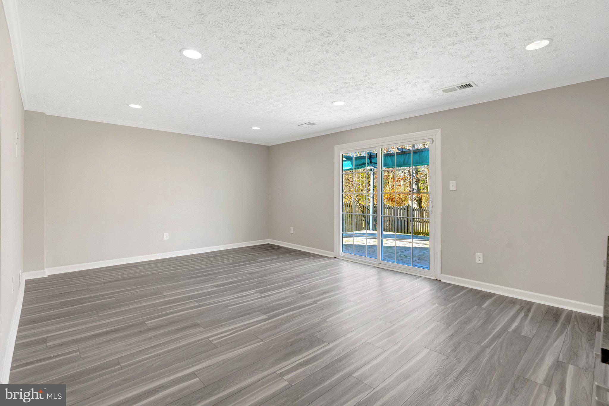 LAKE BRADDOCK - Residential