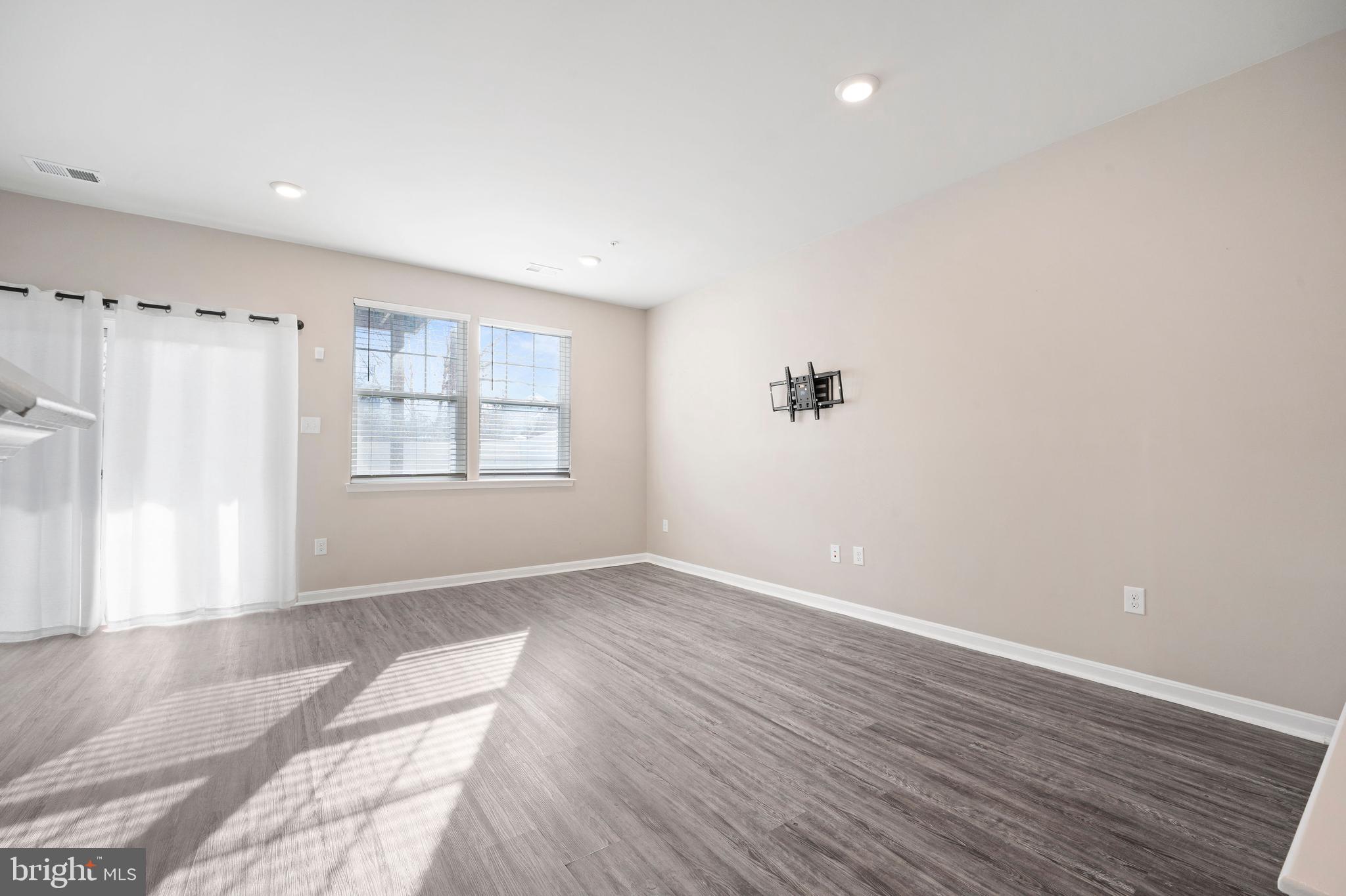 SEVERN MEADOWS - Residential