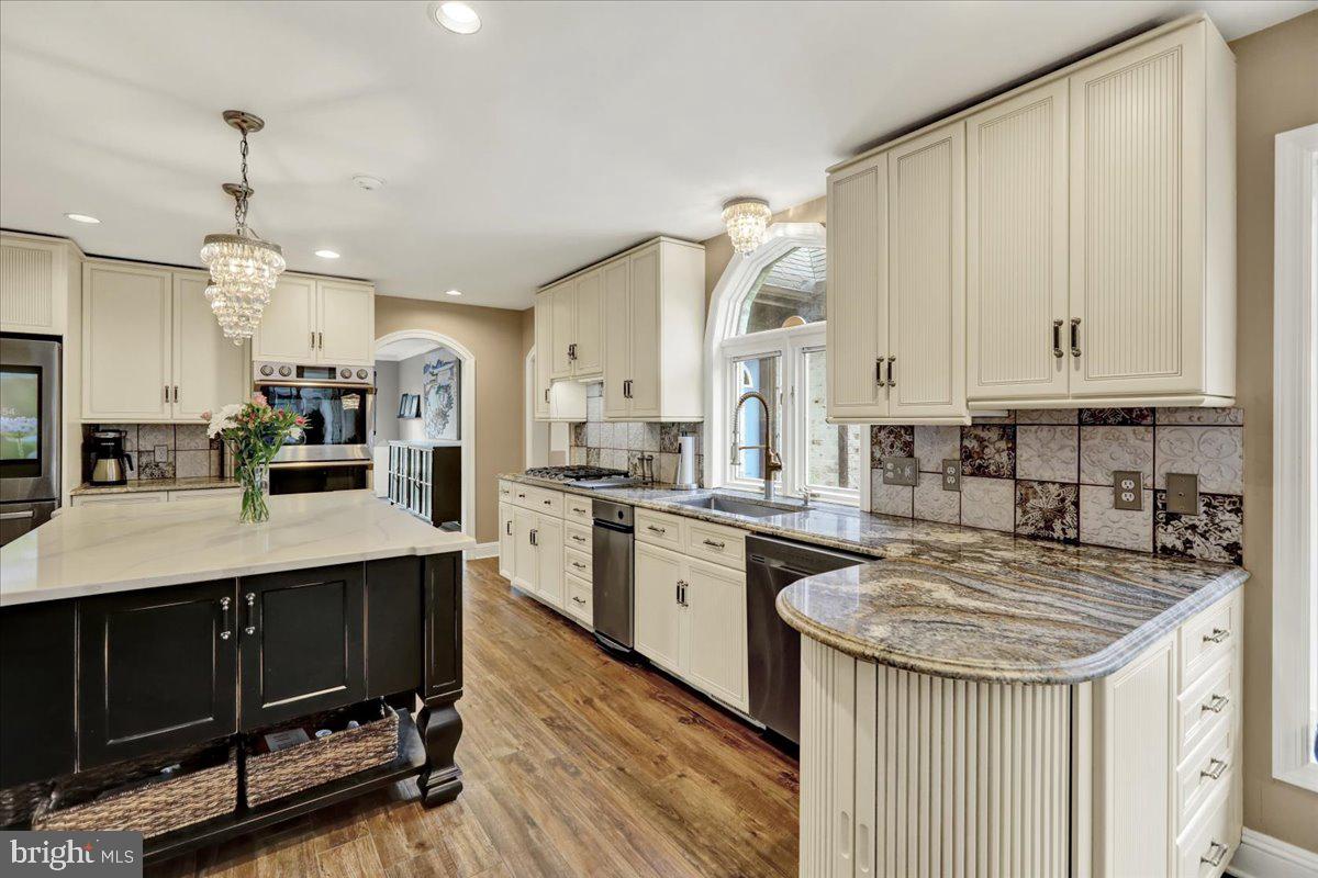 STONEHENGE - Residential