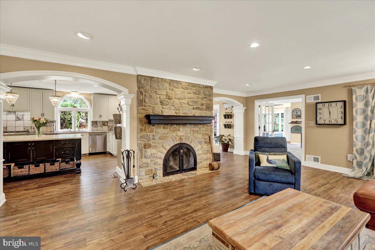 STONEHENGE - Residential