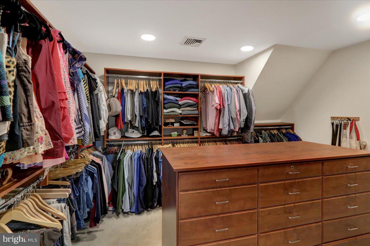 STONEHENGE - Residential