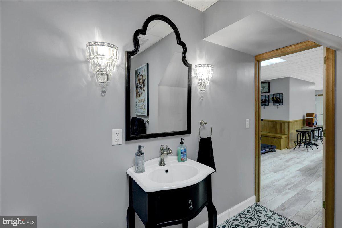 STONEHENGE - Residential