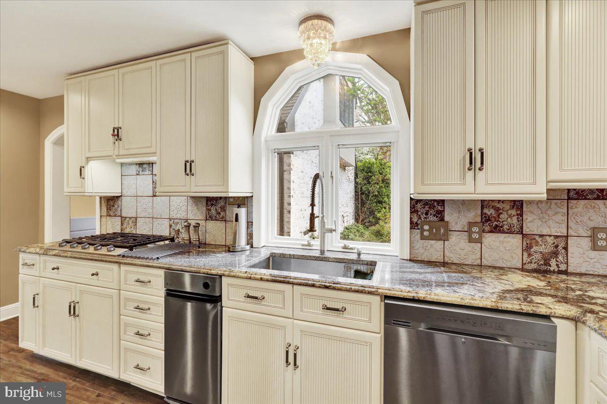 STONEHENGE - Residential