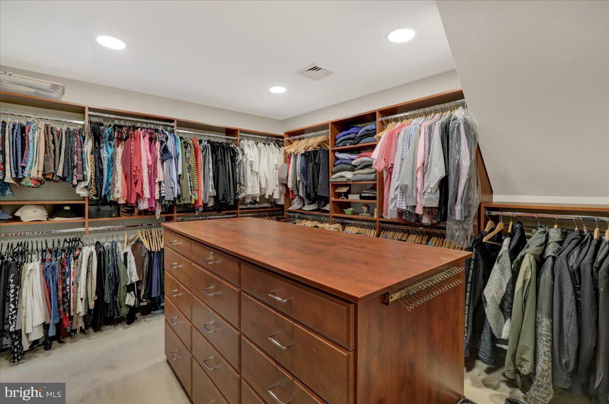 STONEHENGE - Residential