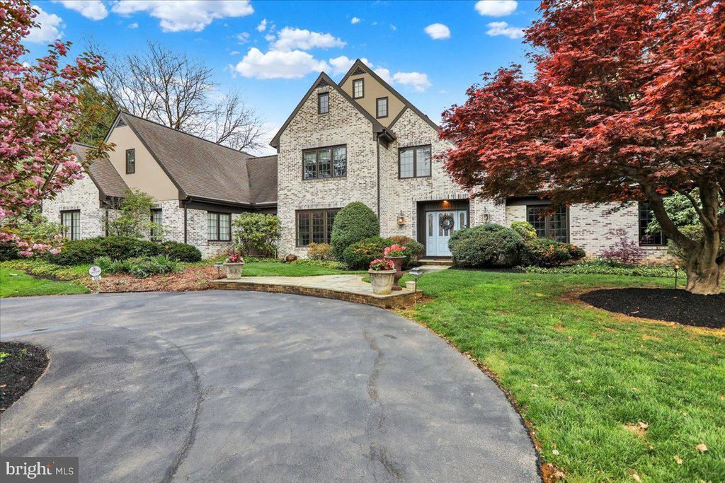 Photo of 520 Stonehenge Drive, LITITZ, PA 17543 (MLS # PALA2068656)