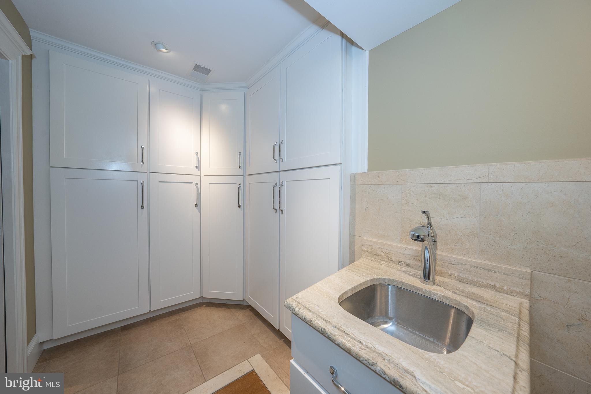 NEWTOWN SQ - Residential