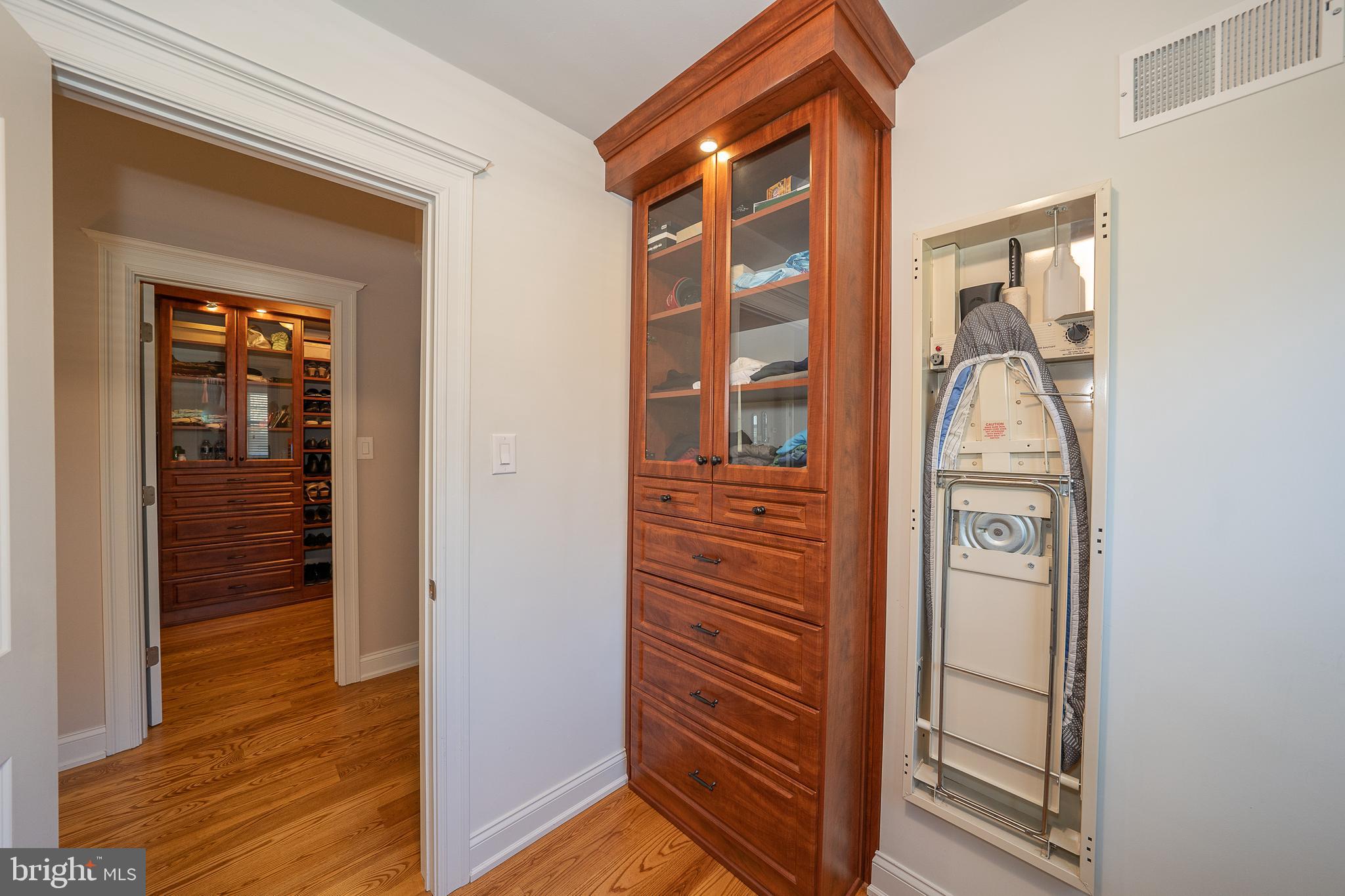 NEWTOWN SQ - Residential