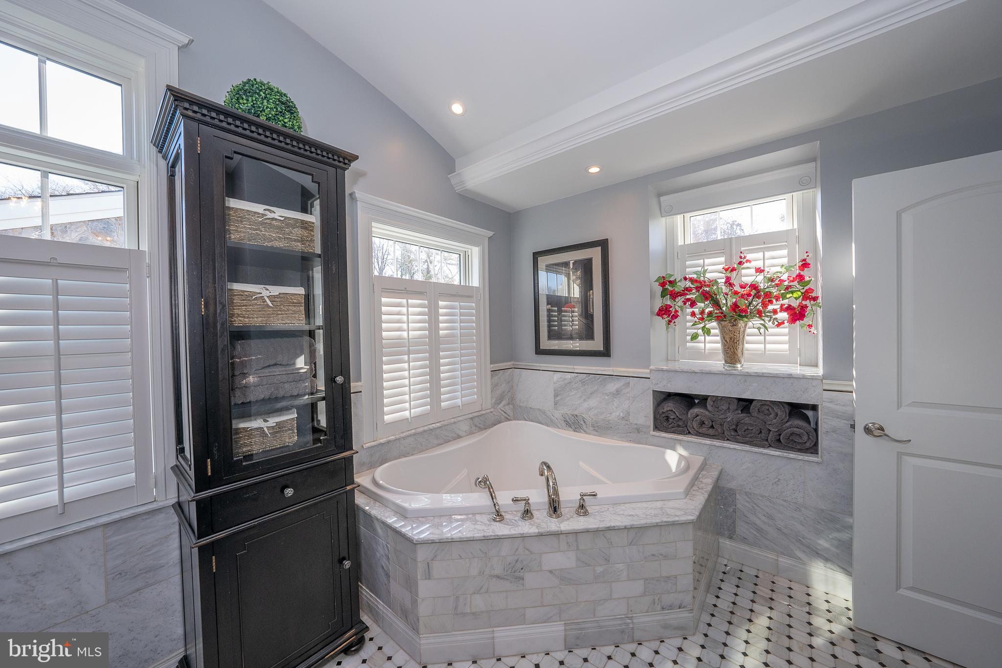 NEWTOWN SQ - Residential