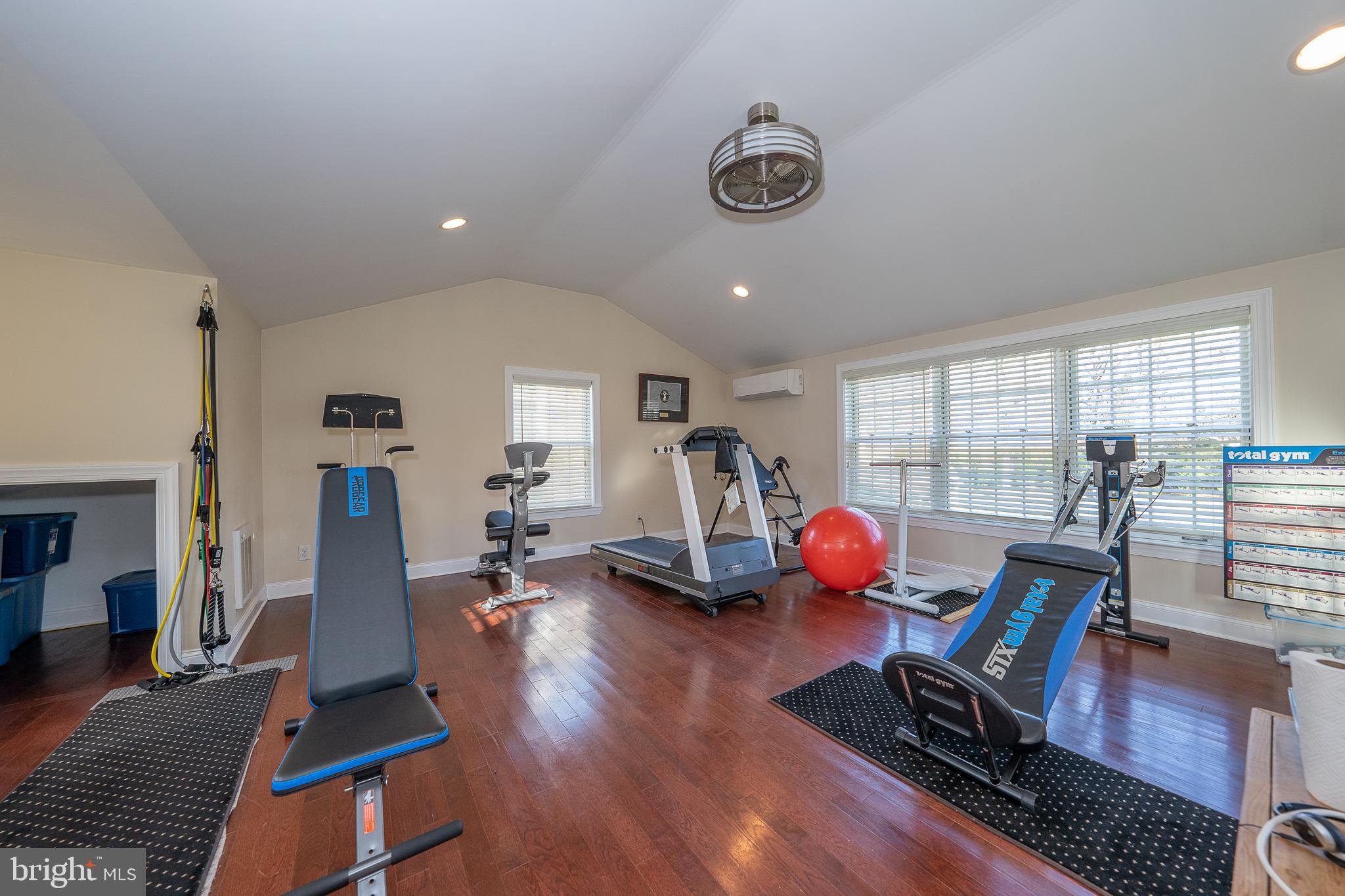 NEWTOWN SQ - Residential