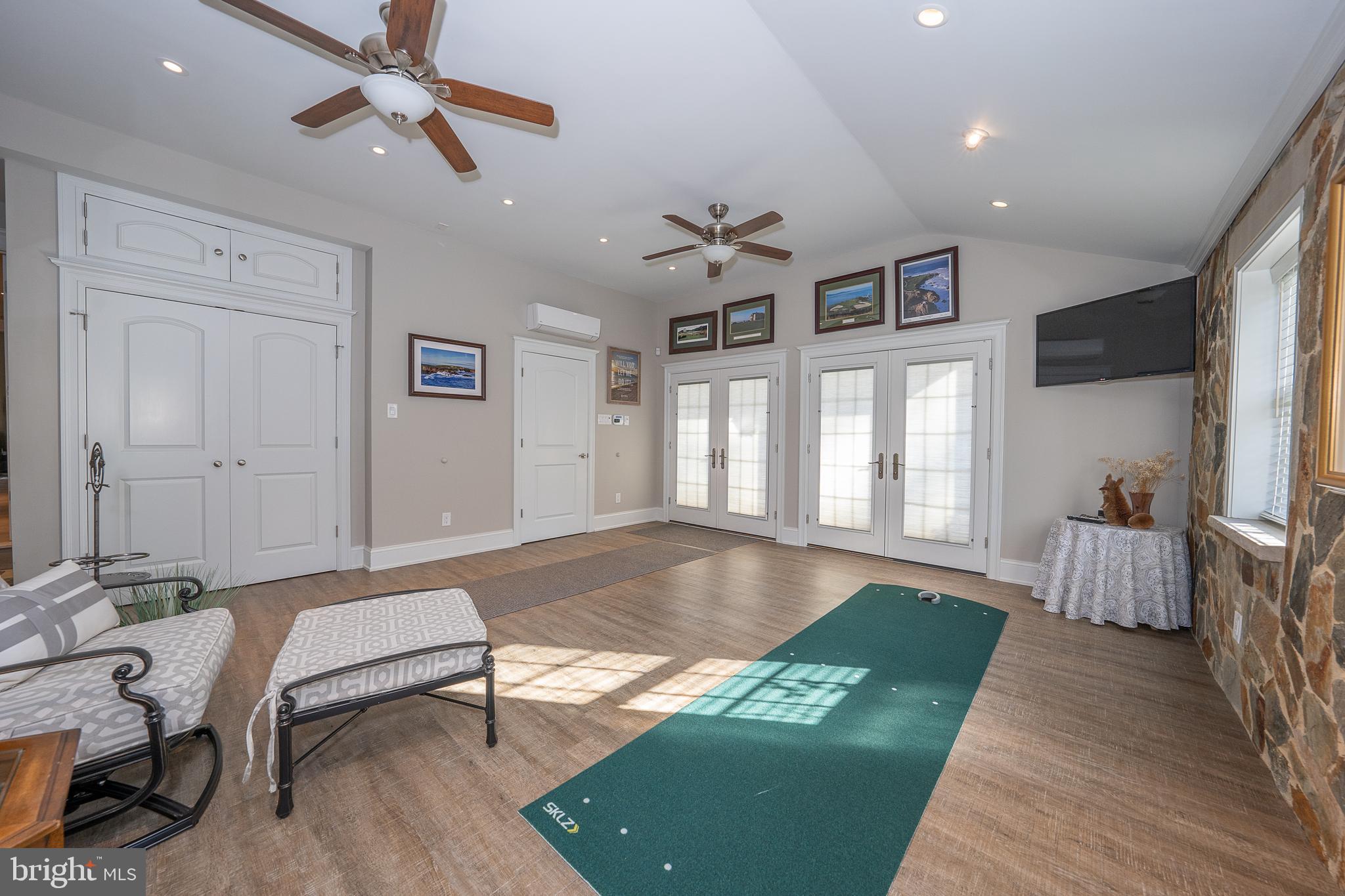 NEWTOWN SQ - Residential