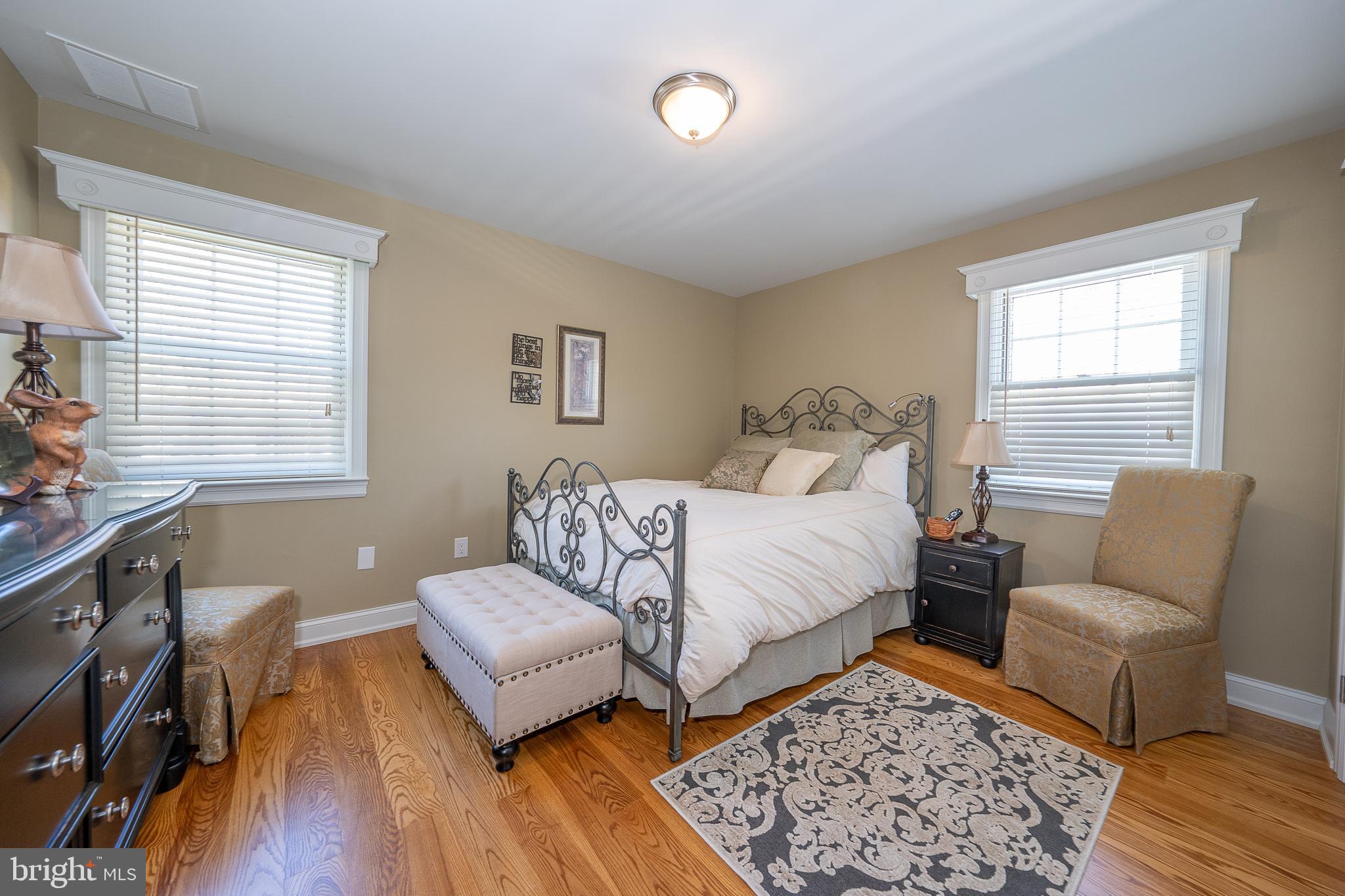 NEWTOWN SQ - Residential