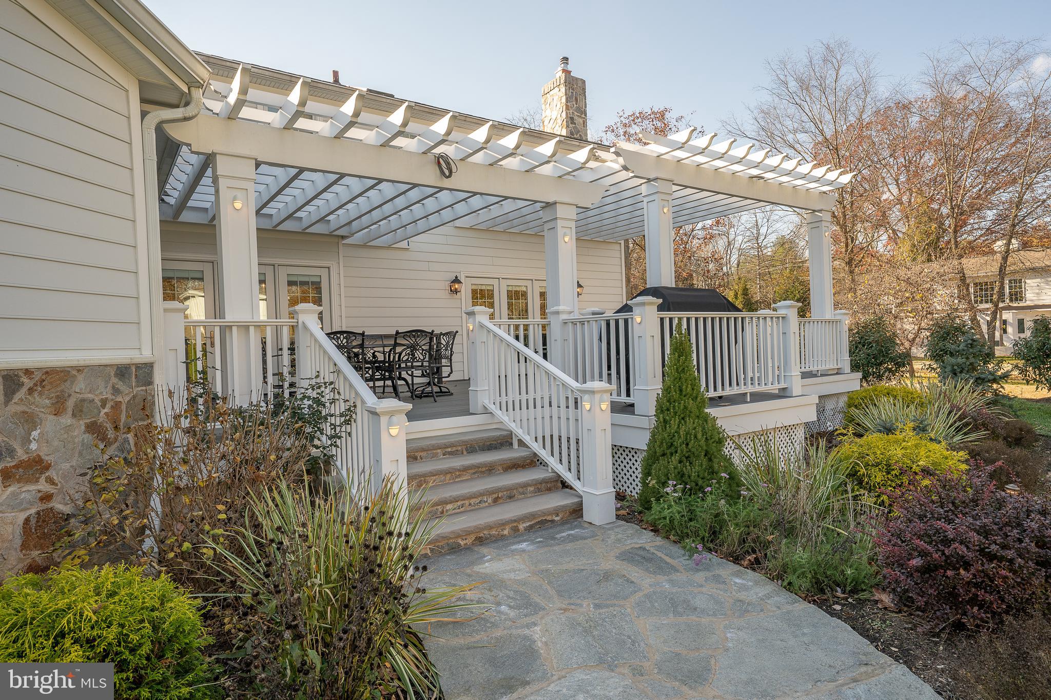 NEWTOWN SQ - Residential