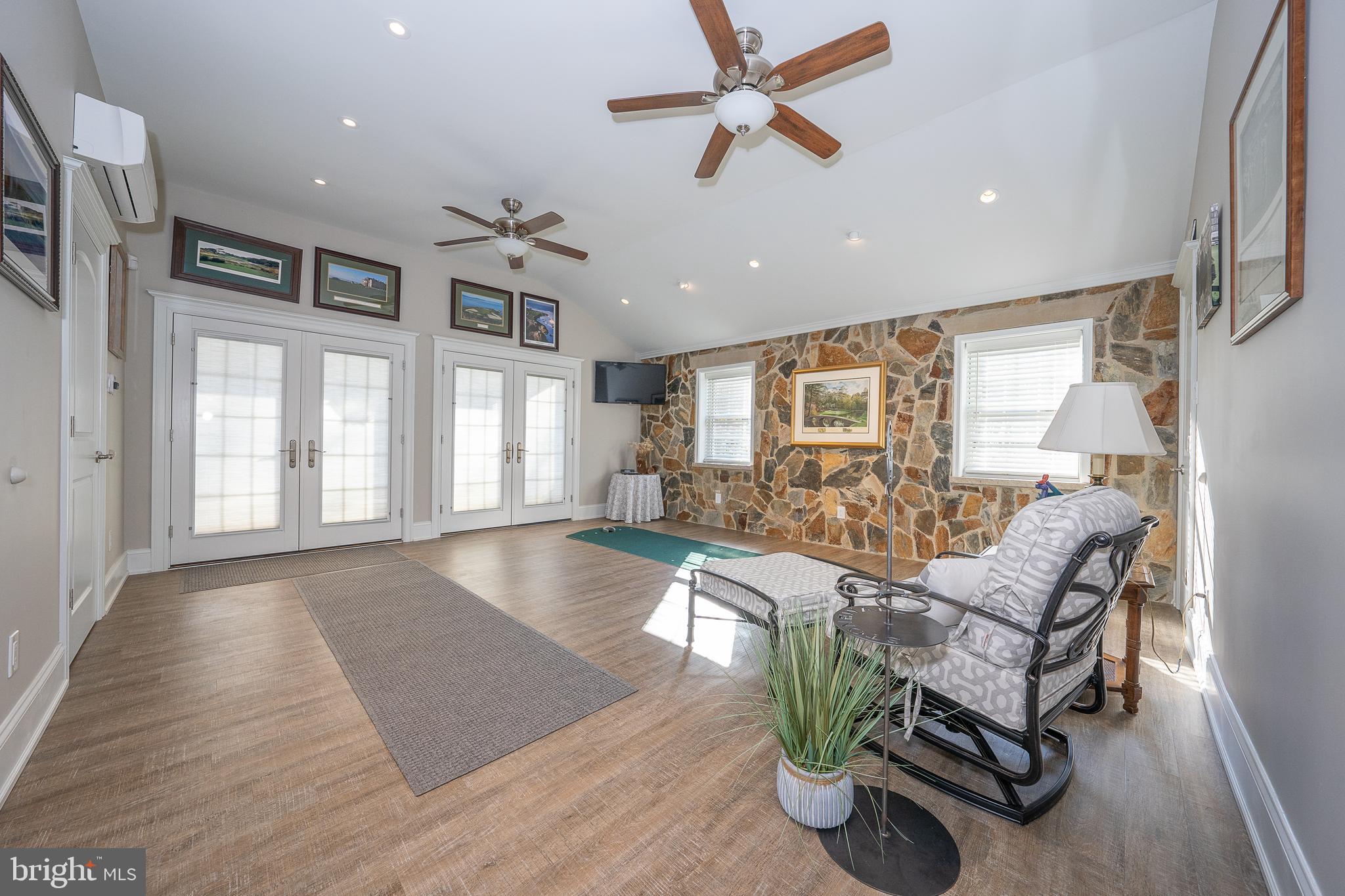 NEWTOWN SQ - Residential