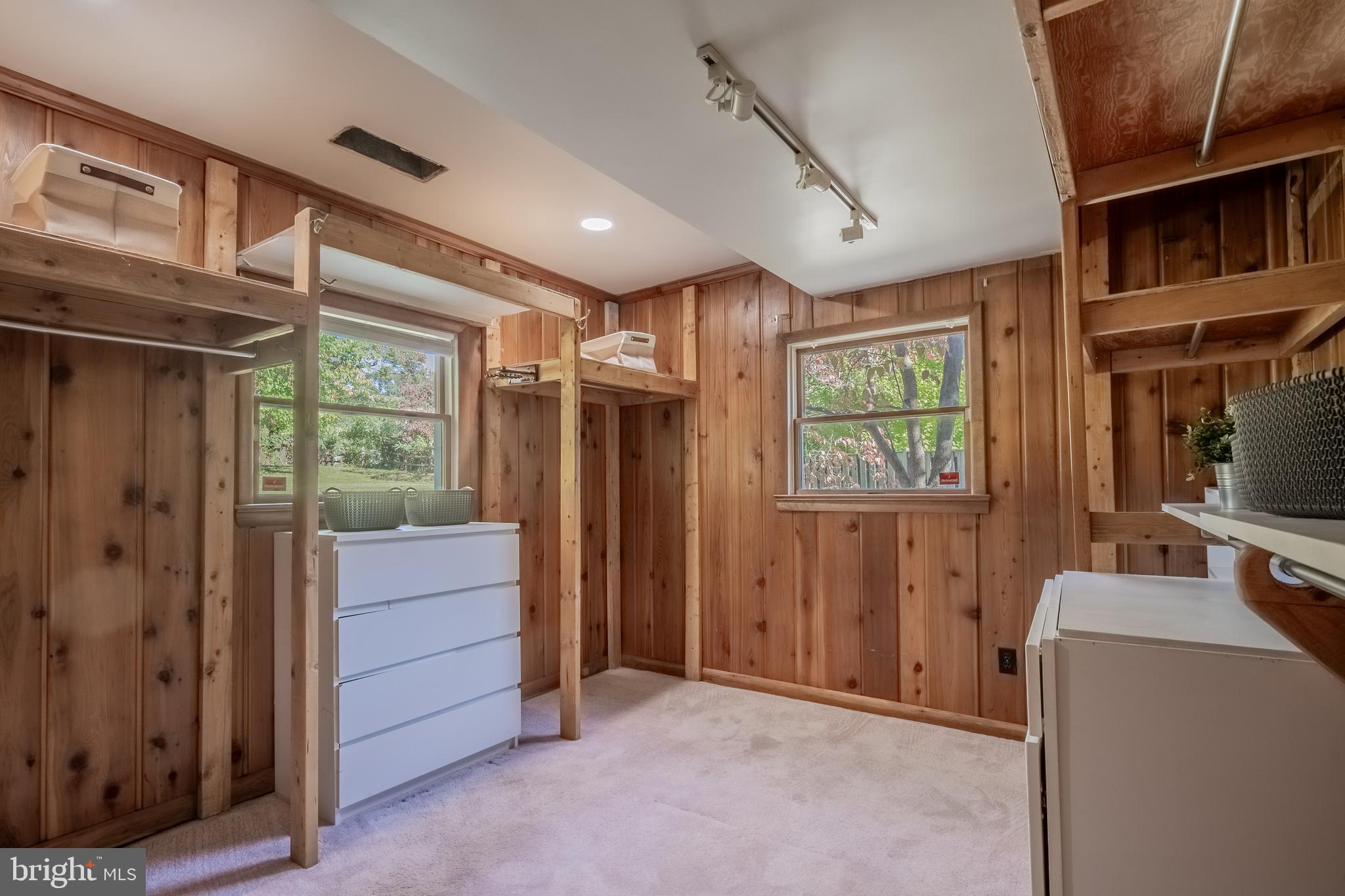 FALLS HILL - Residential