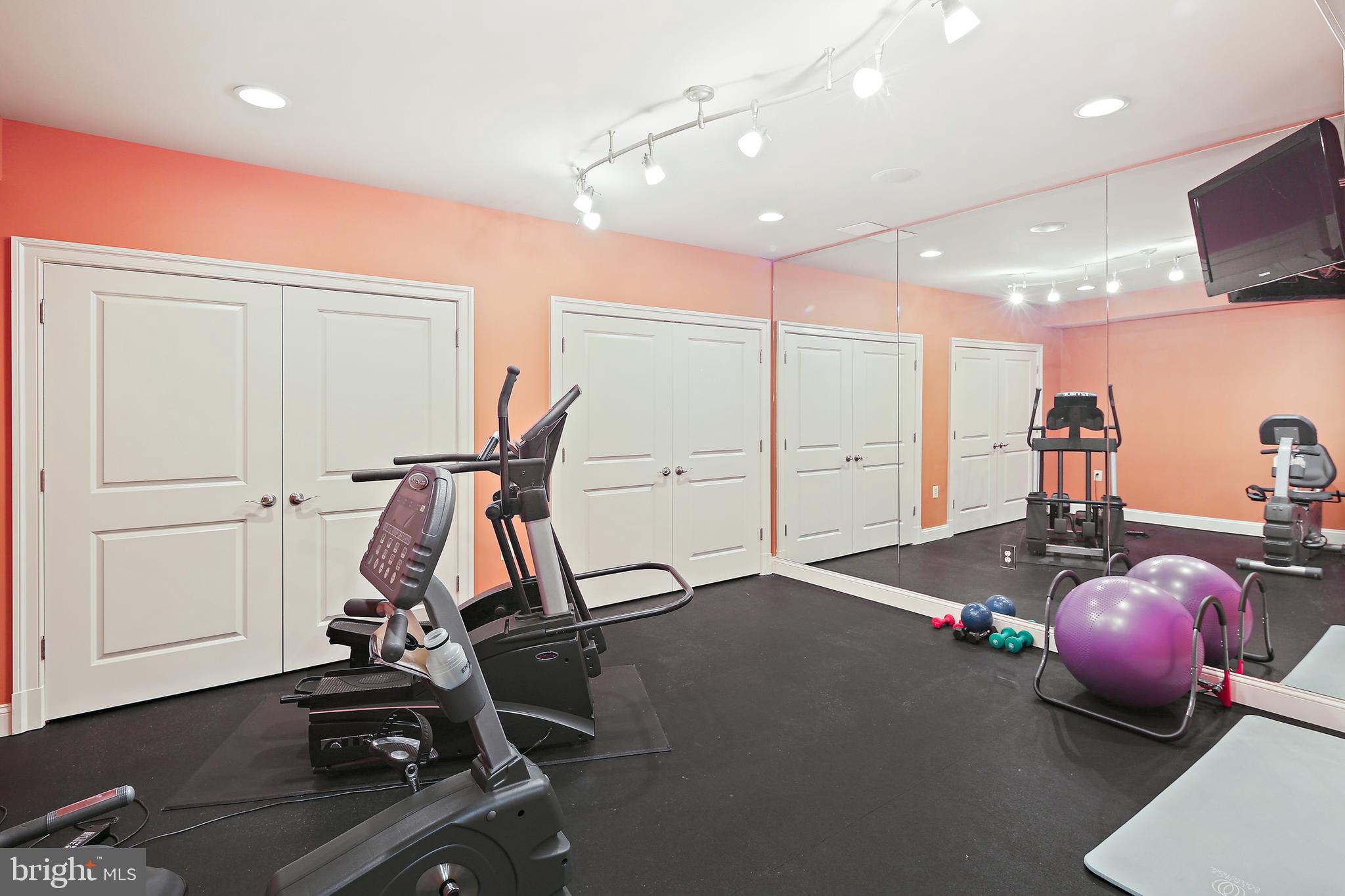 TRIADELPHIA WOODS - Residential