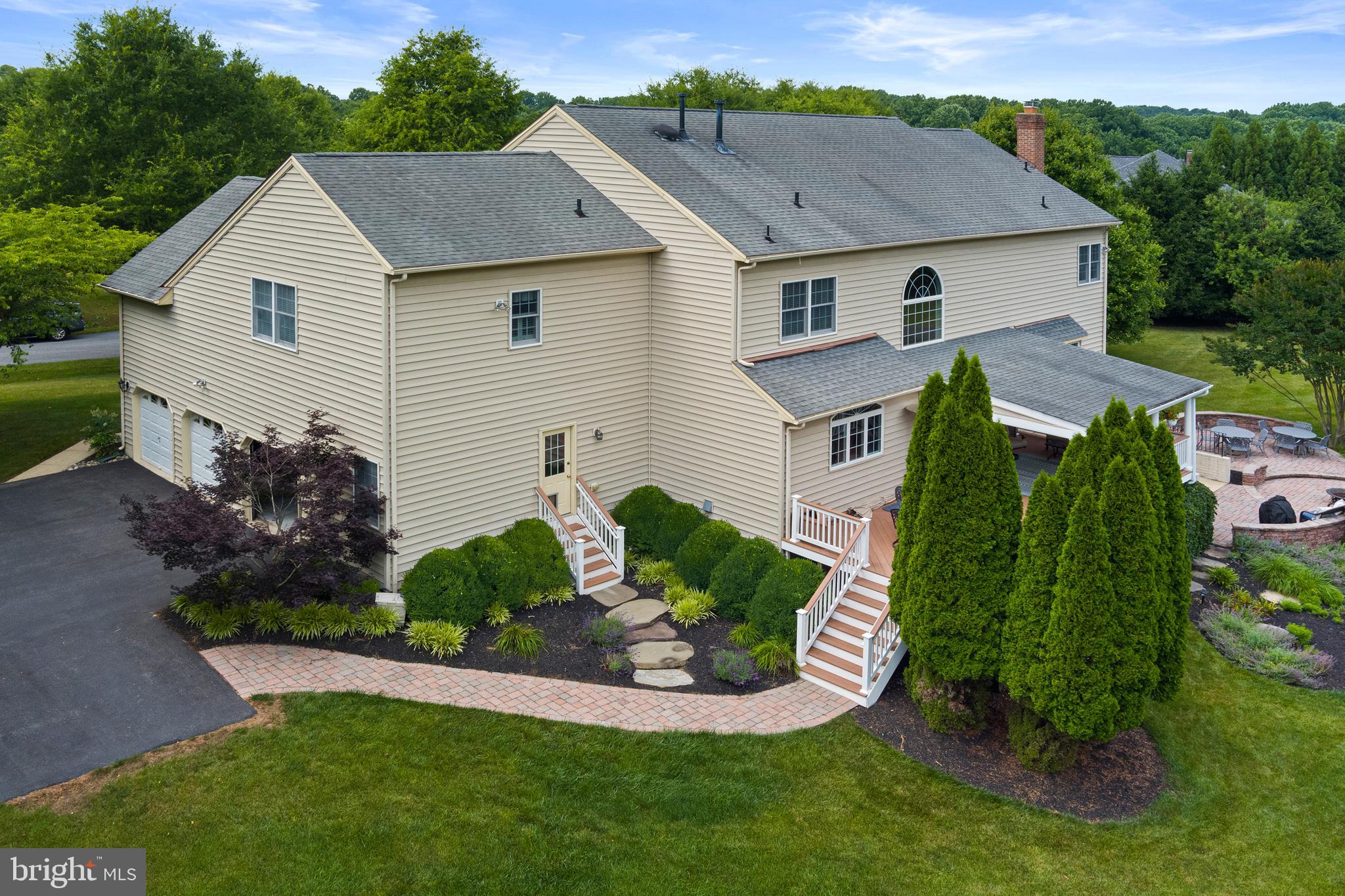 TRIADELPHIA WOODS - Residential