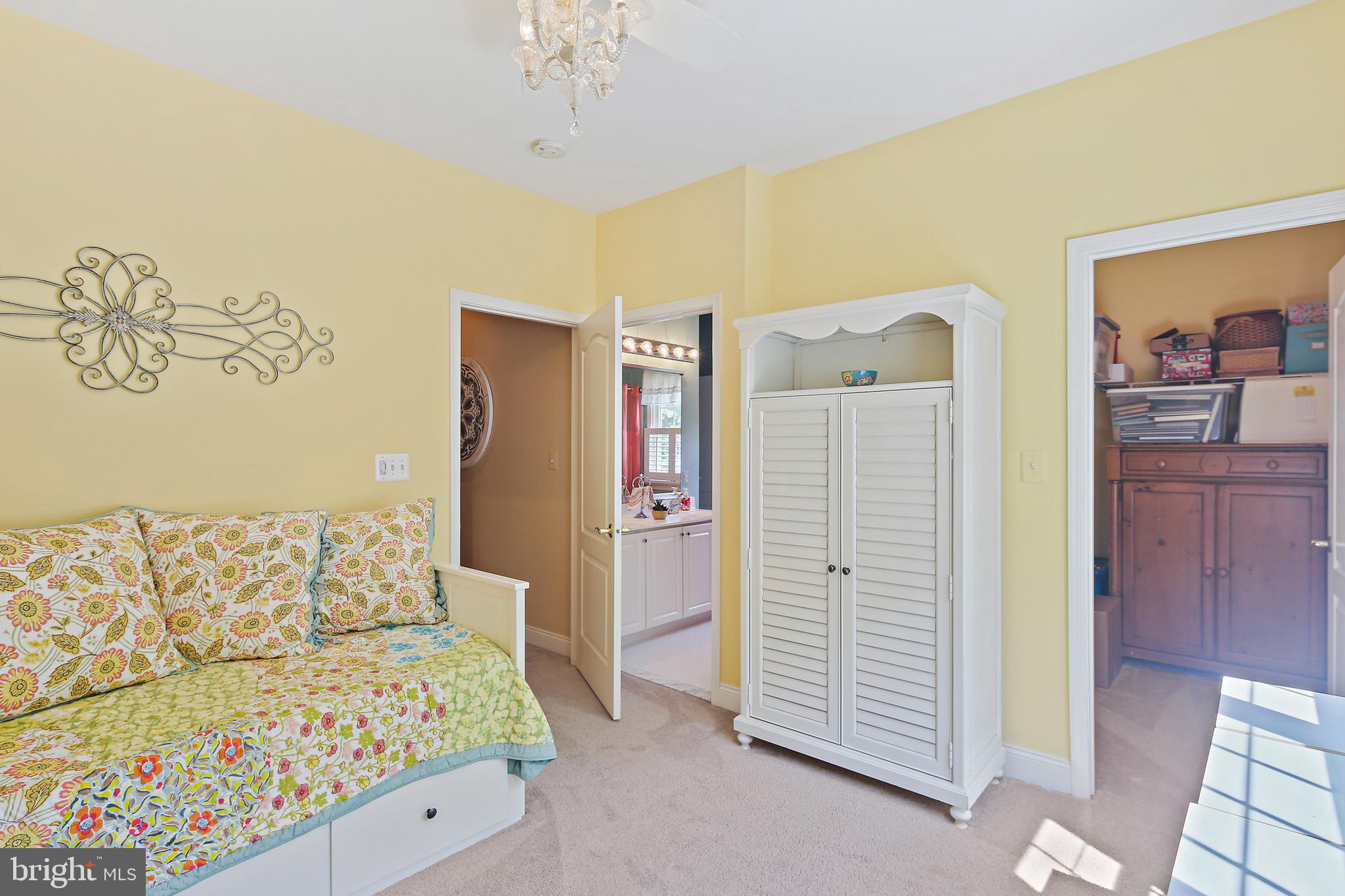 TRIADELPHIA WOODS - Residential